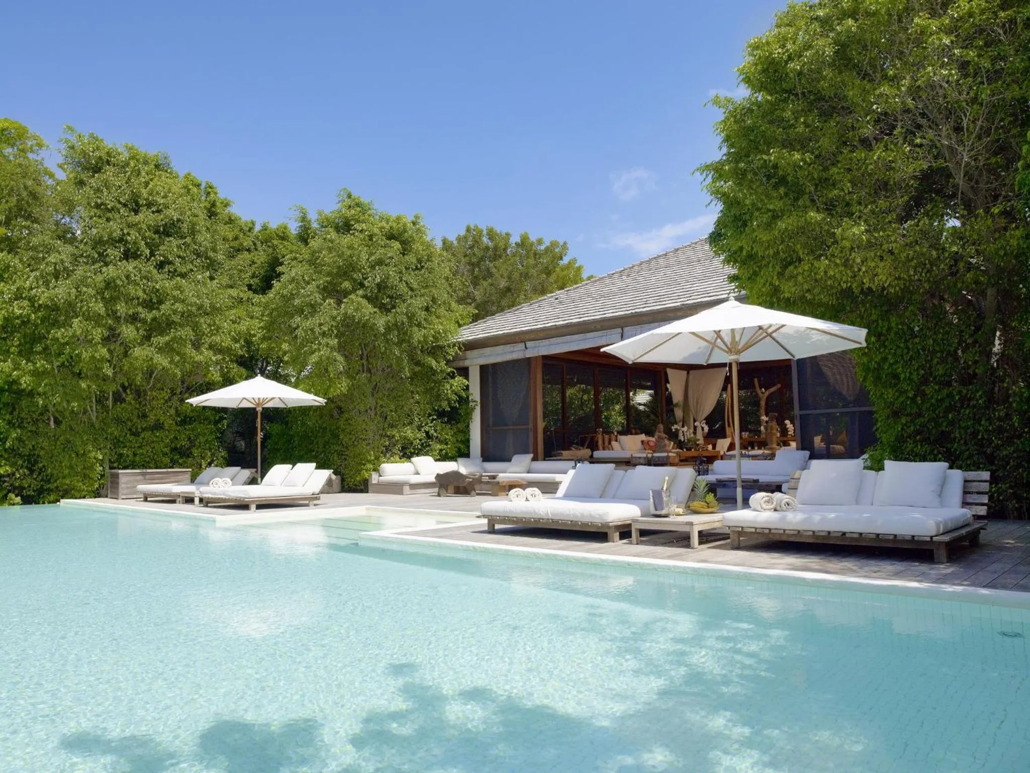 Photo of the whole room in COMO Parrot Cay