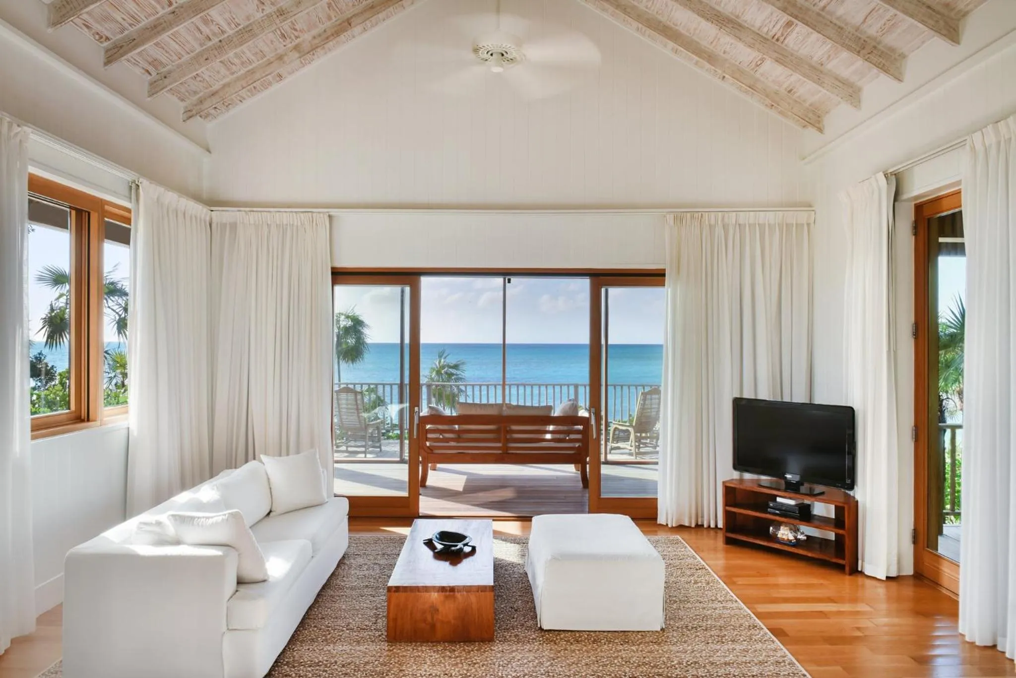 Photo of the whole room in COMO Parrot Cay