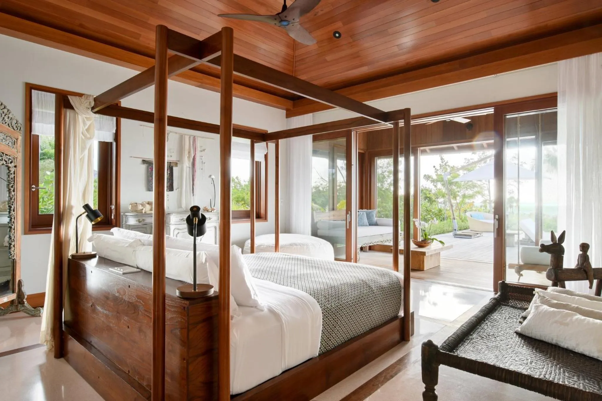 Photo of the whole room, Bed in COMO Parrot Cay
