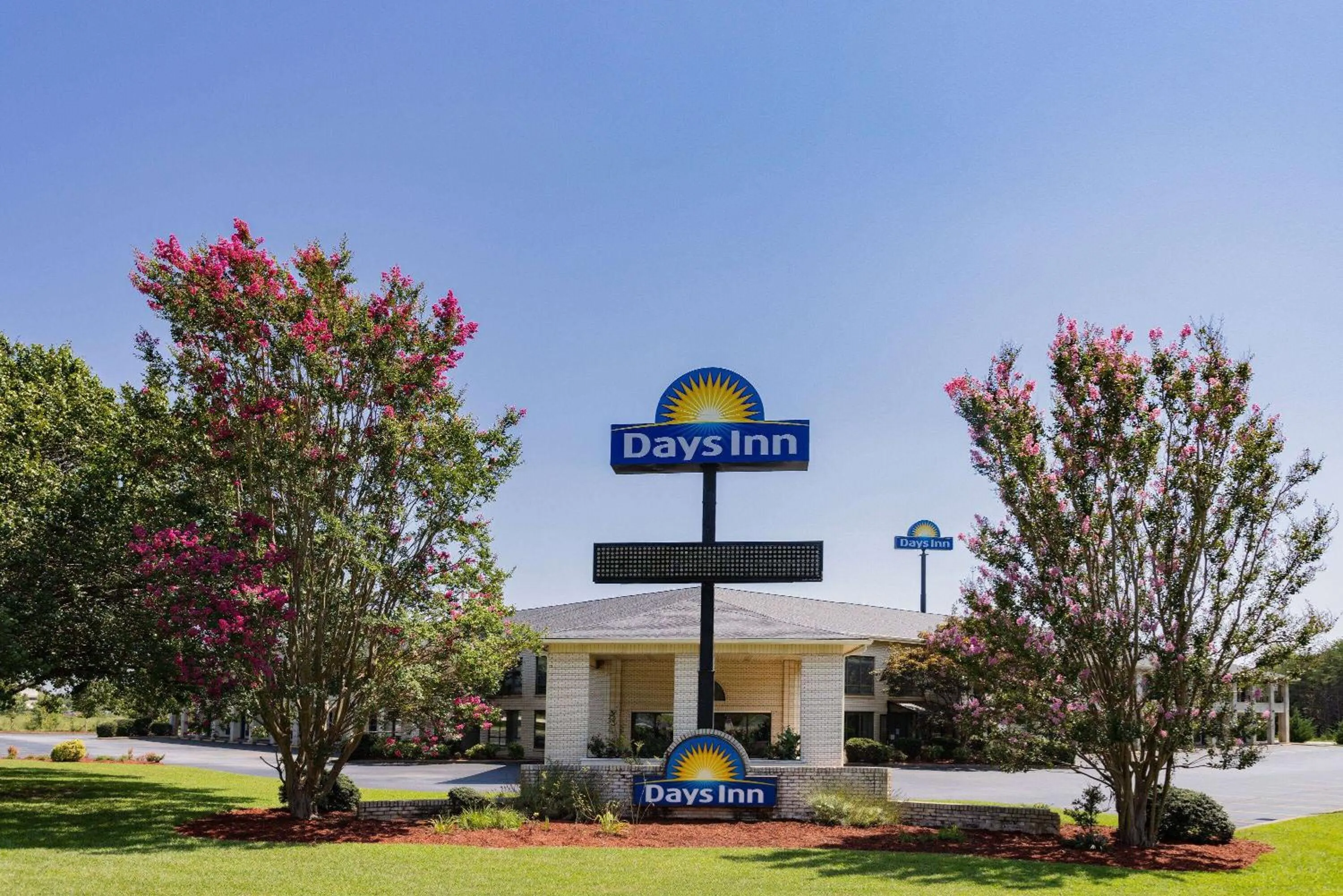 Property building in Days Inn by Wyndham Spartanburg Waccamaw