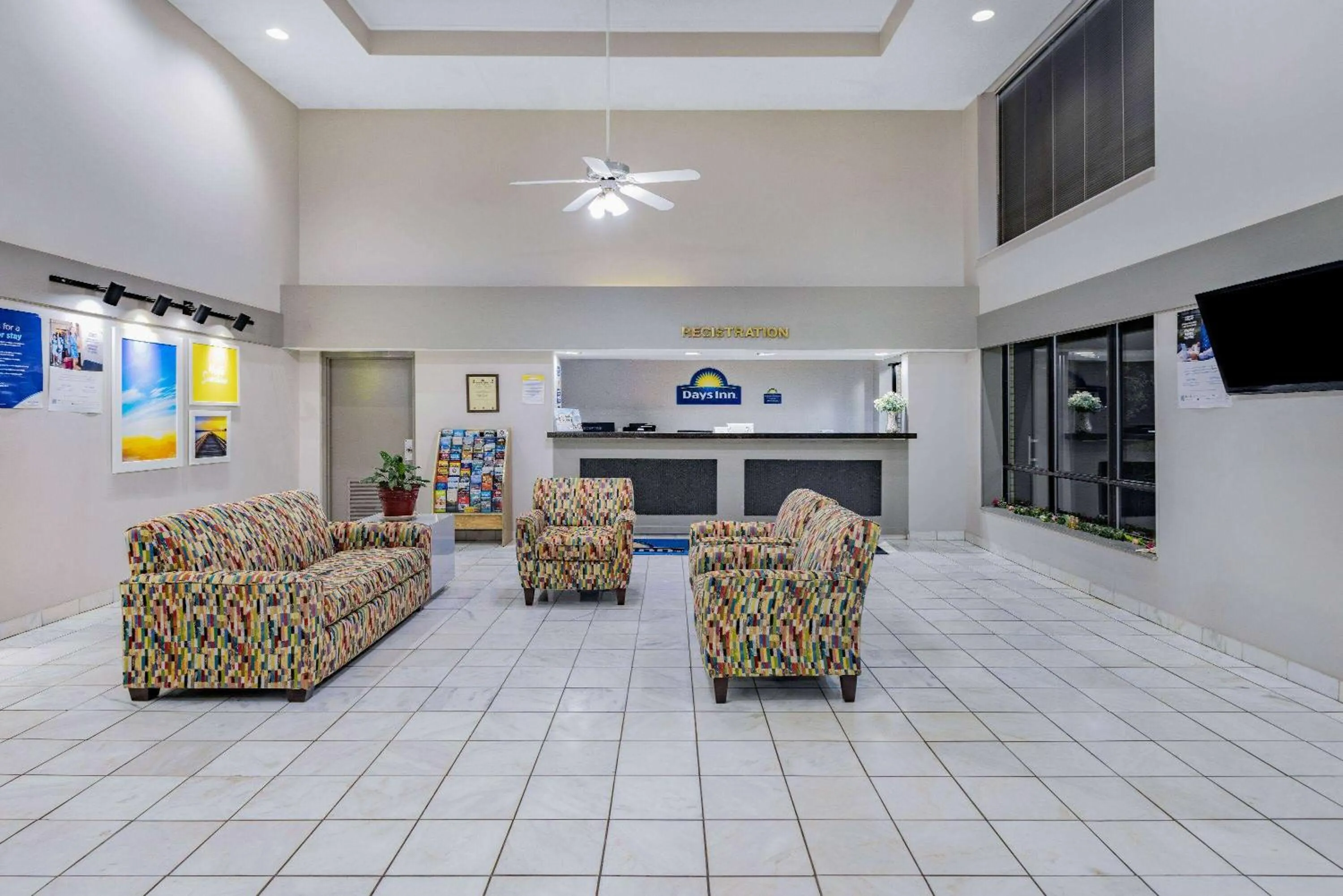 Lobby or reception in Days Inn by Wyndham Spartanburg Waccamaw