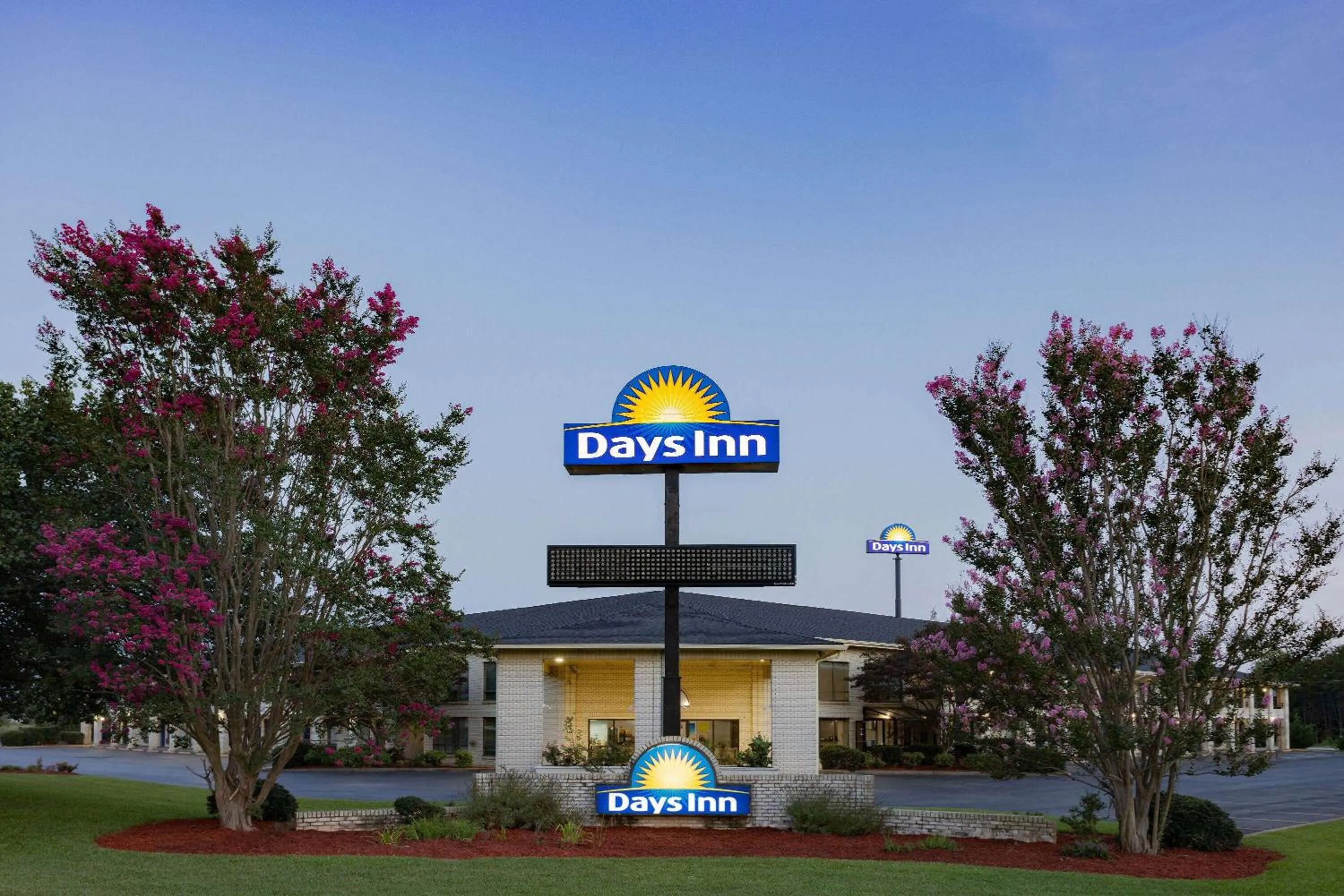 Property building in Days Inn by Wyndham Spartanburg Waccamaw