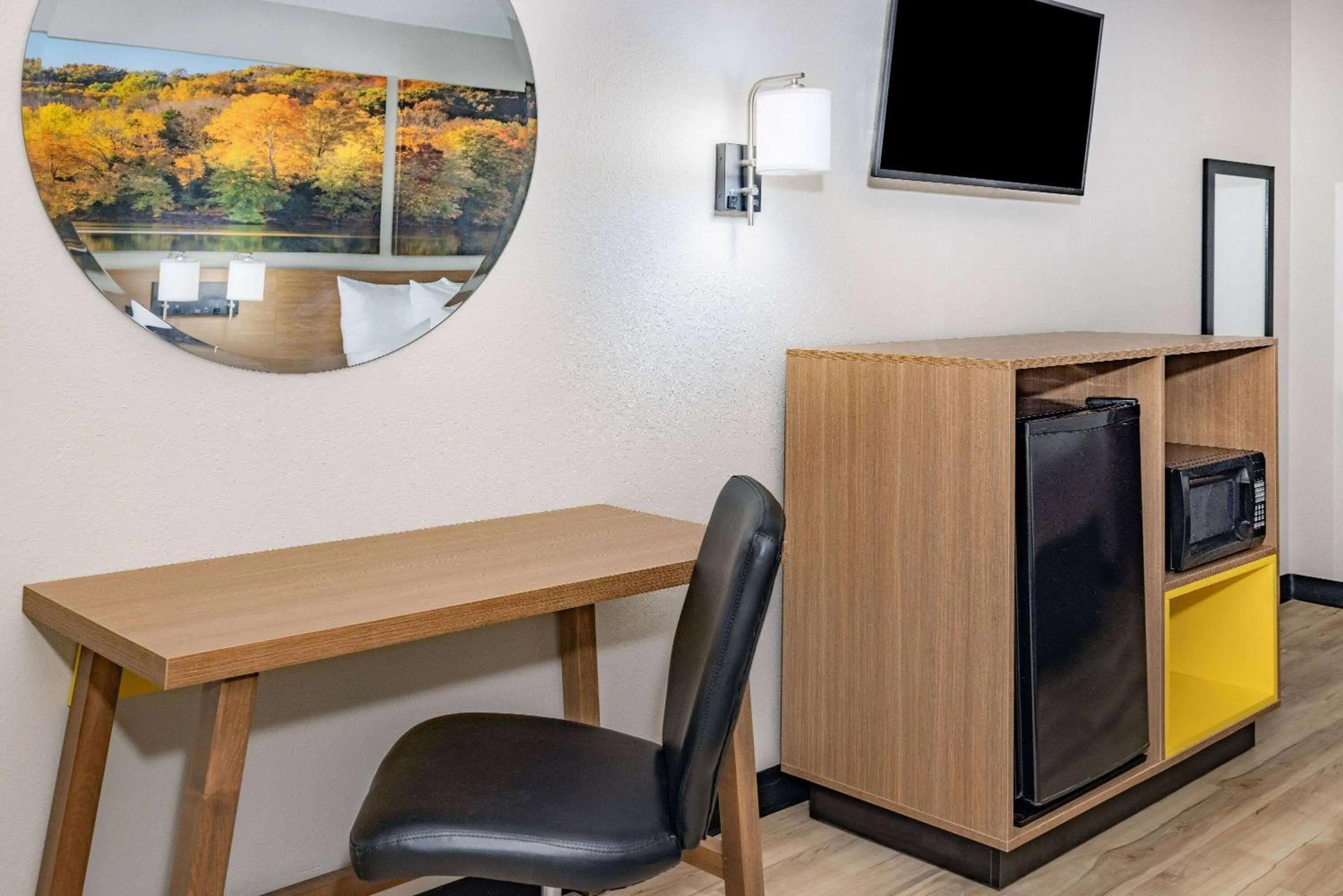 Photo of the whole room in Days Inn by Wyndham Spartanburg Waccamaw