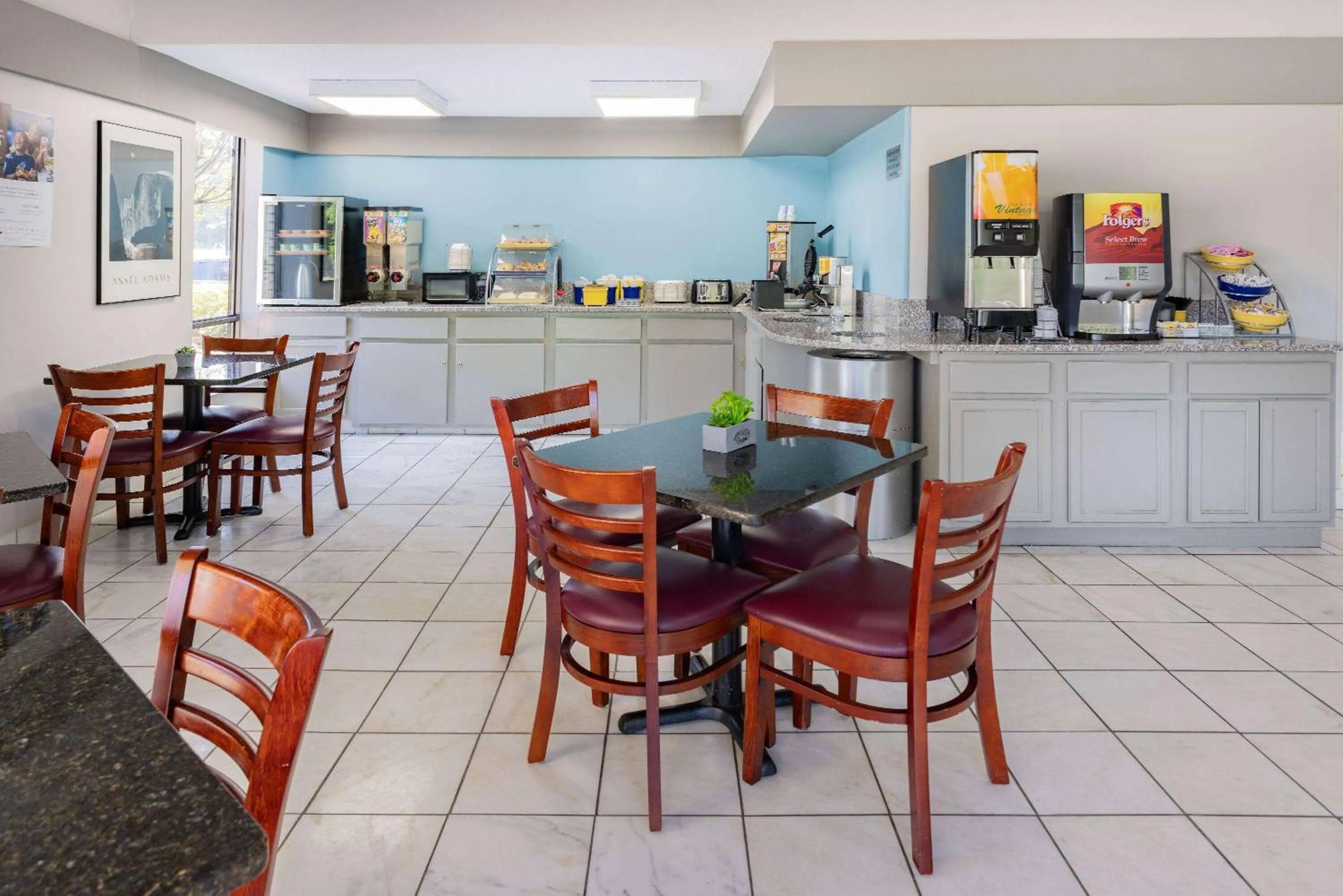 Breakfast in Days Inn by Wyndham Spartanburg Waccamaw