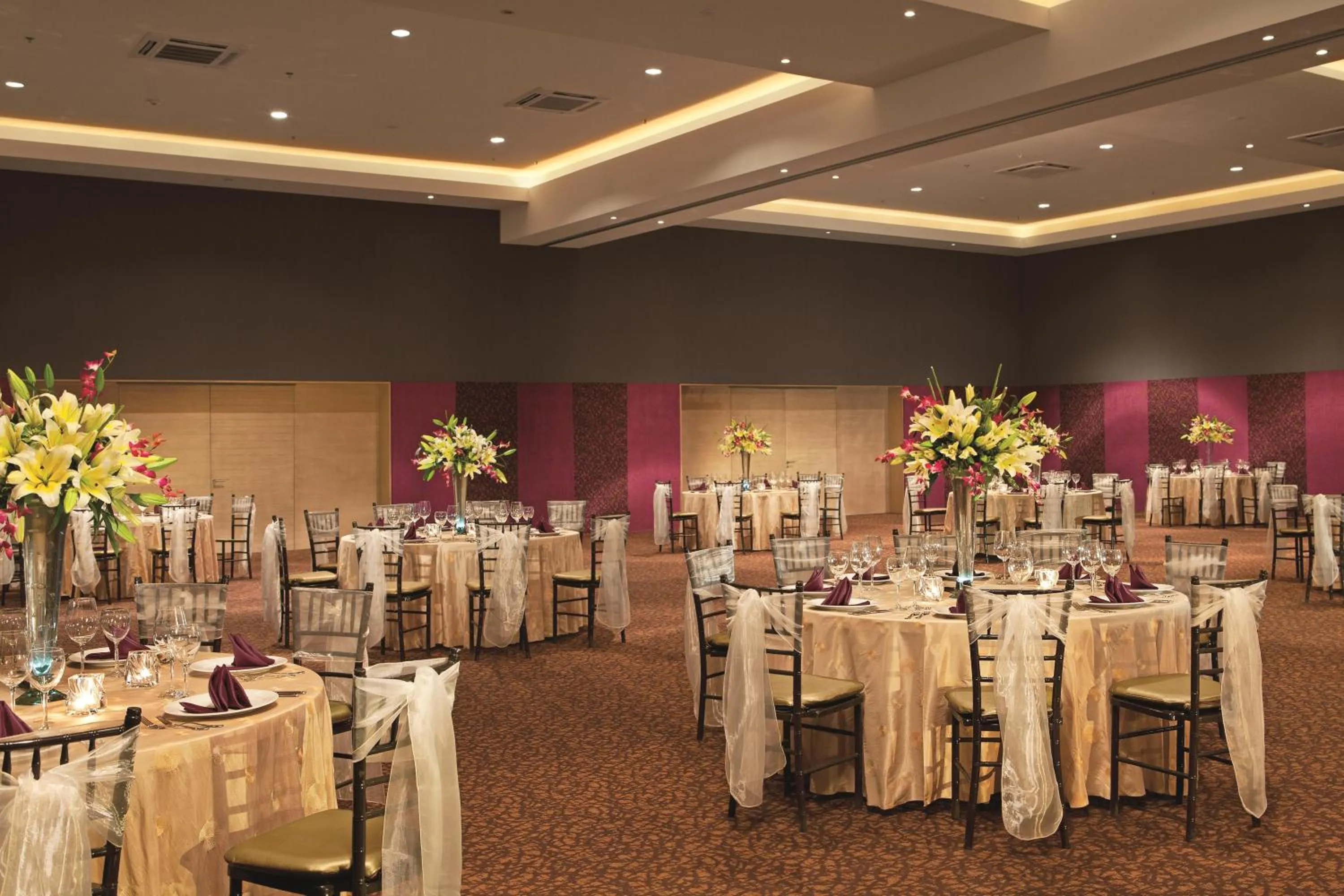 Lounge or bar in Secrets Huatulco Resort & Spa