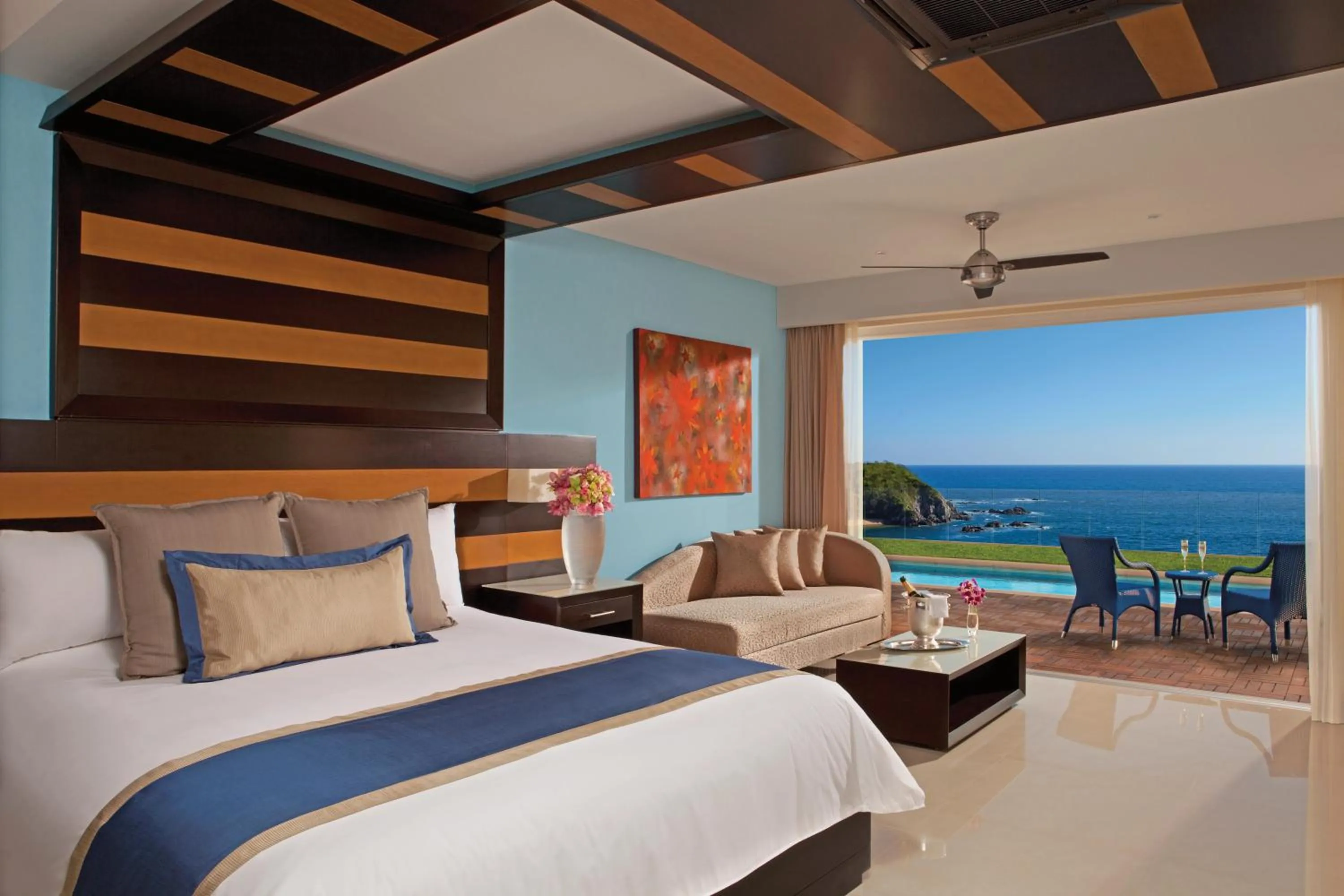 Bed in Secrets Huatulco Resort & Spa
