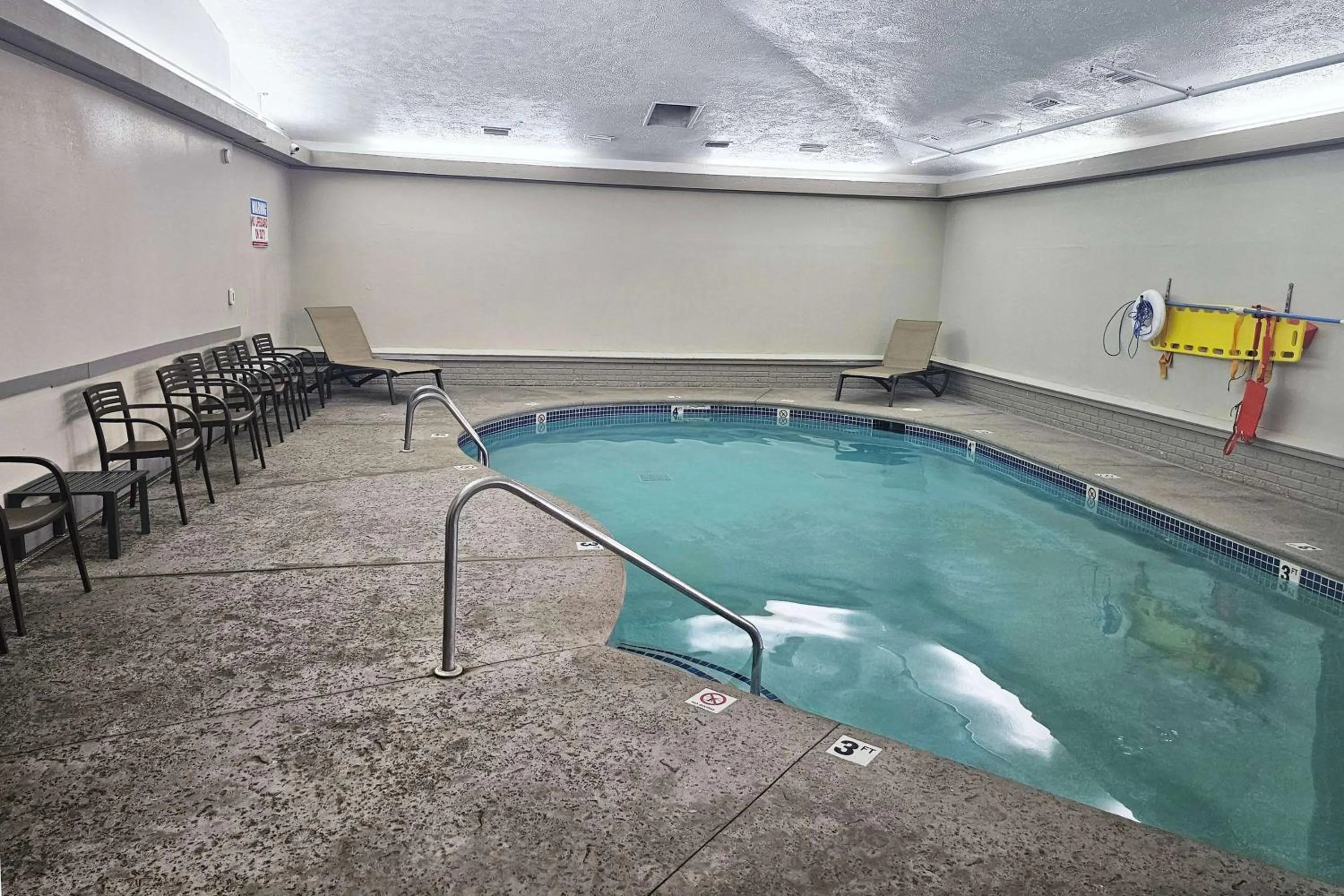 Swimming pool in Americinn by Wyndham Birch Run - Frankenmuth
