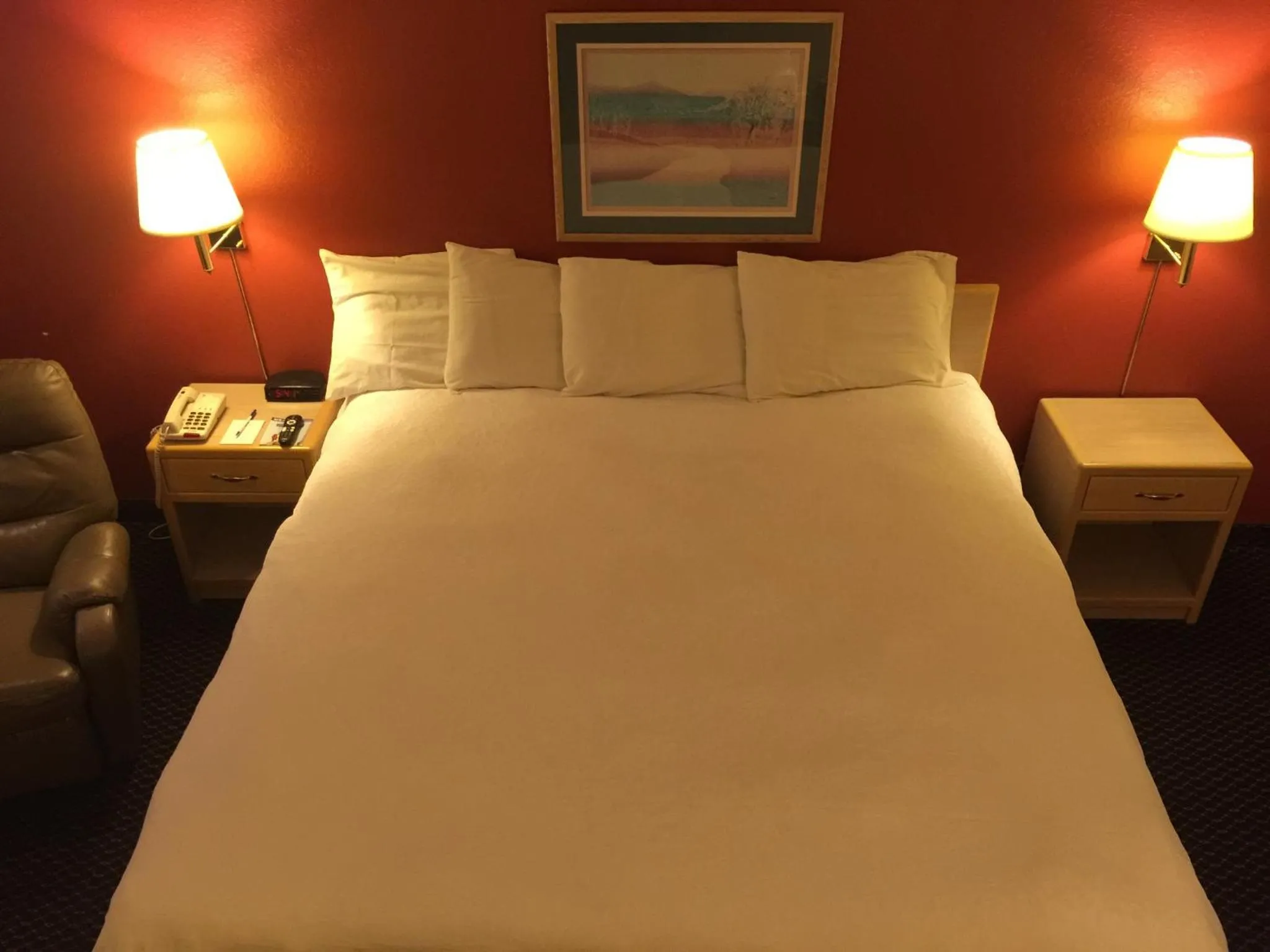 Bed, Room Photo in Americas Best Value Inn - Garden City