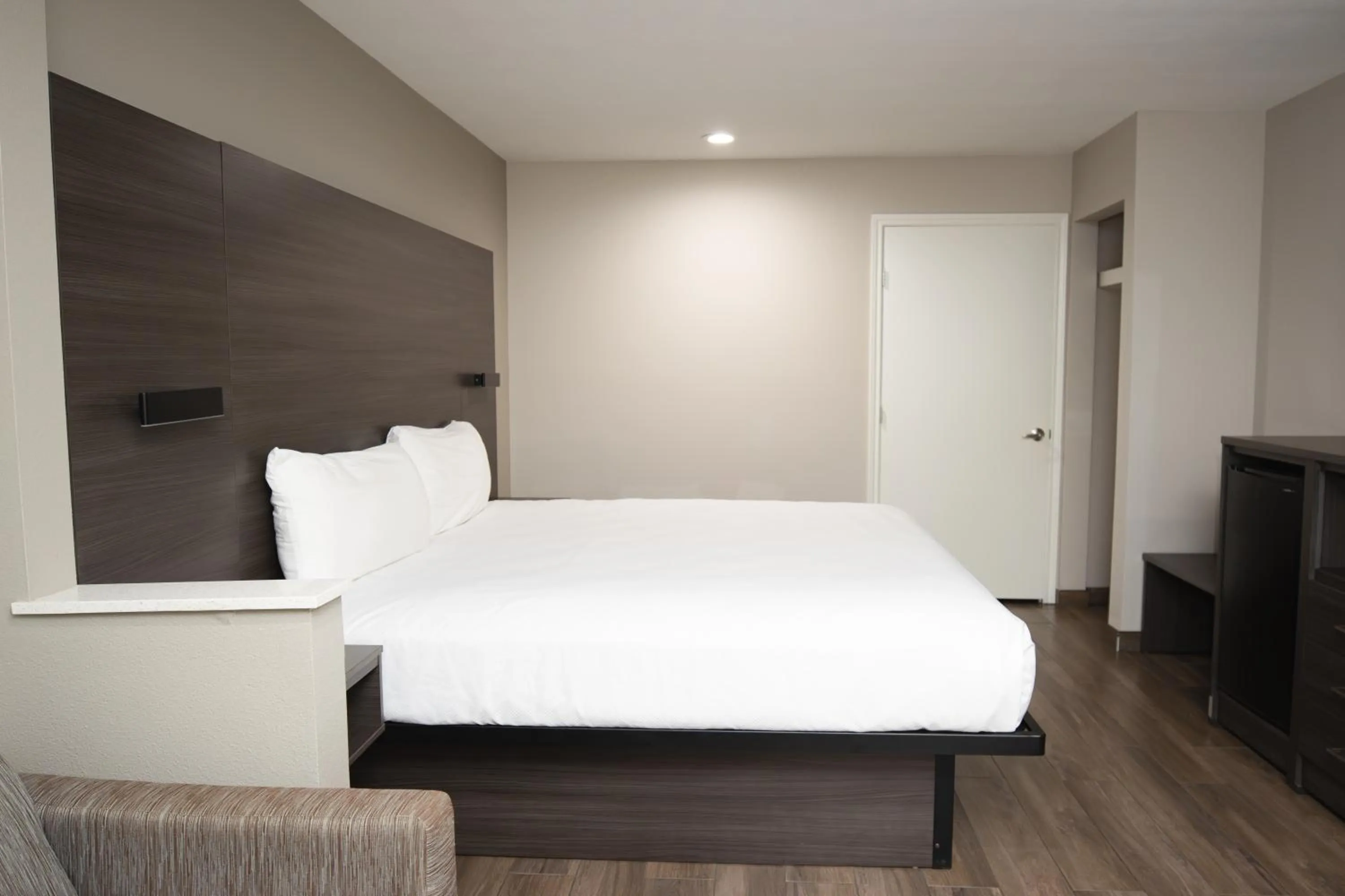 Bedroom, Bed in Americas Best Value Inn Harlingen