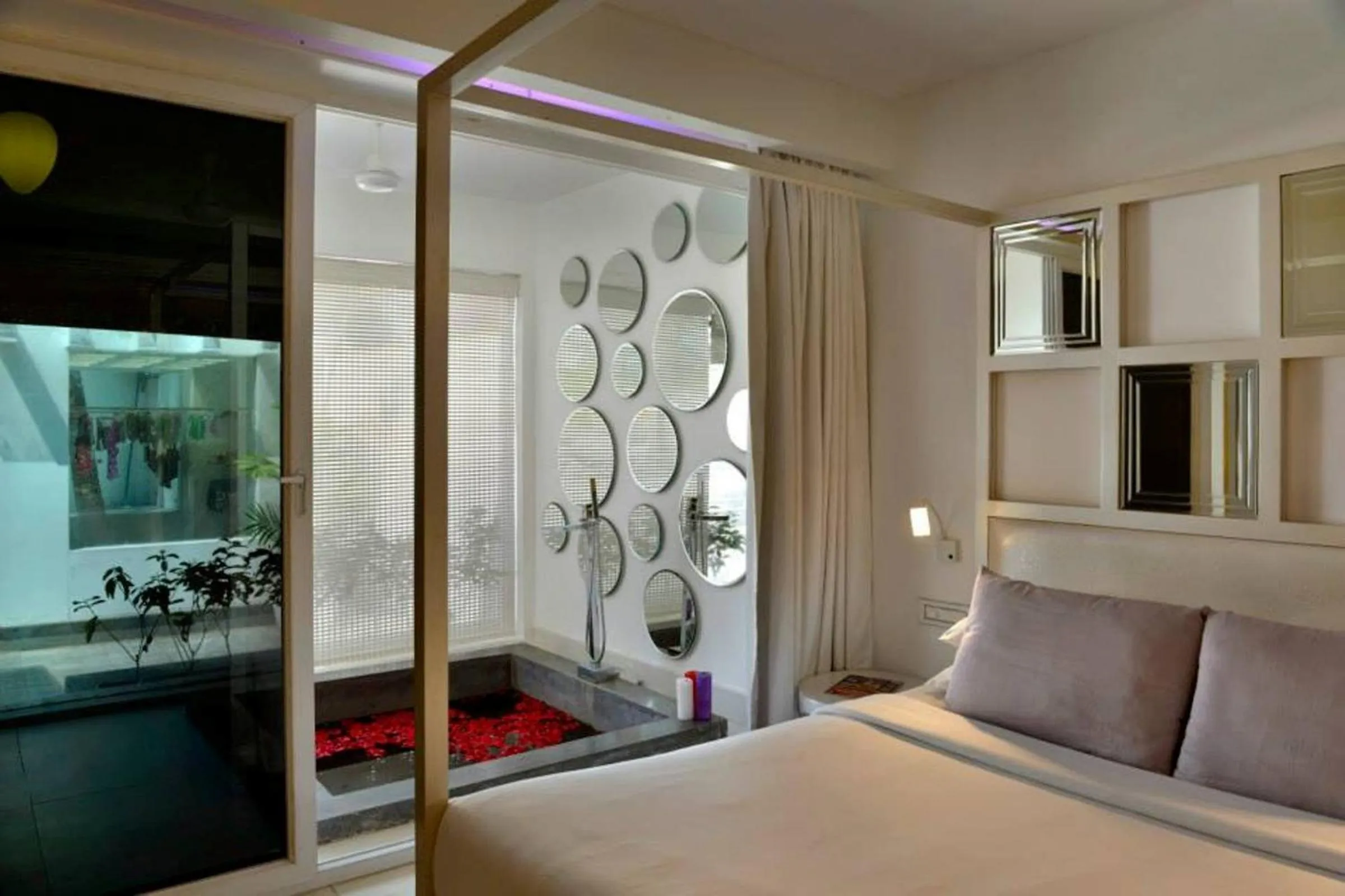 Photo of the whole room, Bed in The Park Calangute Goa