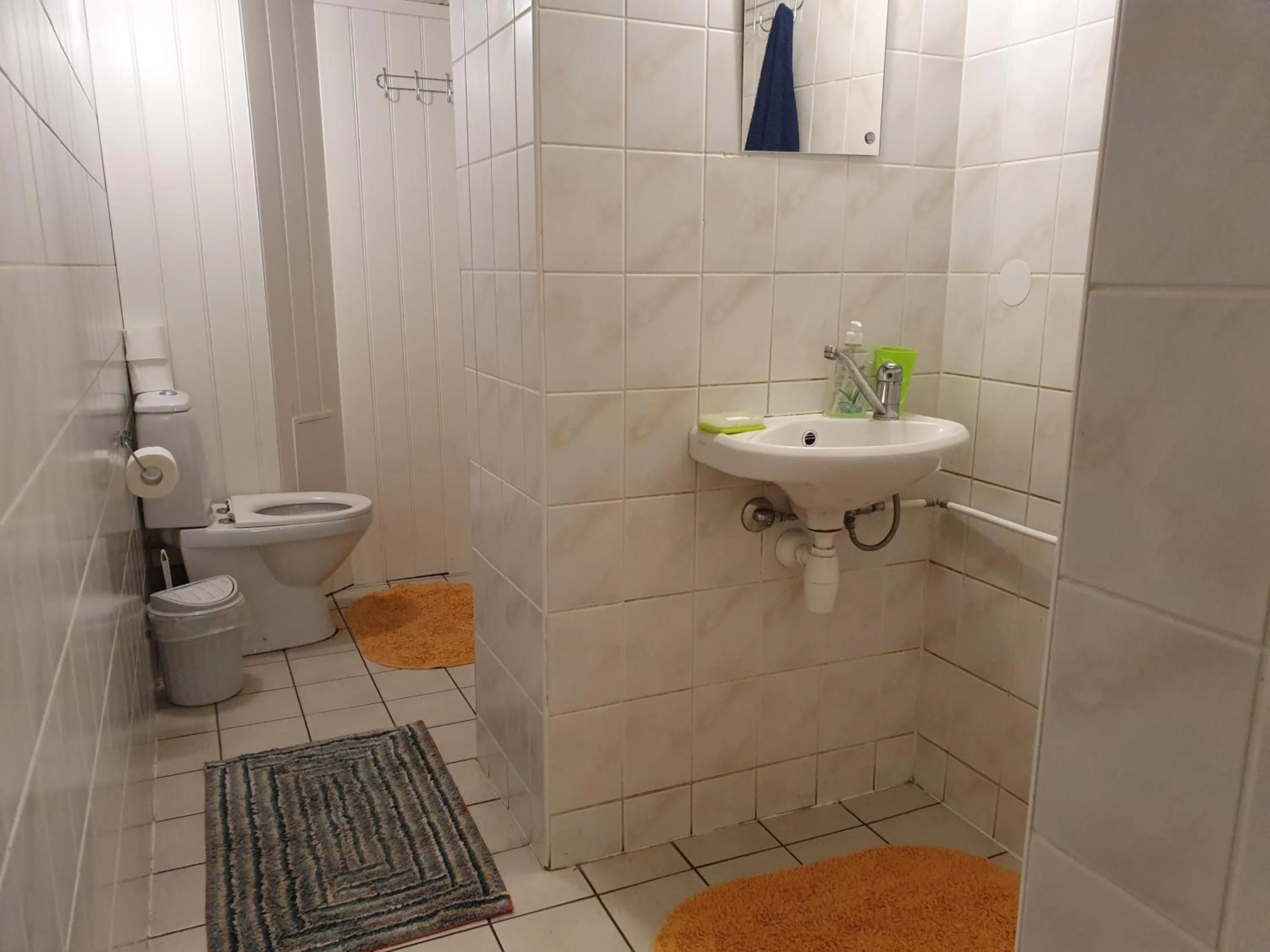 Shower in Freedom65 Hostel and Caravan