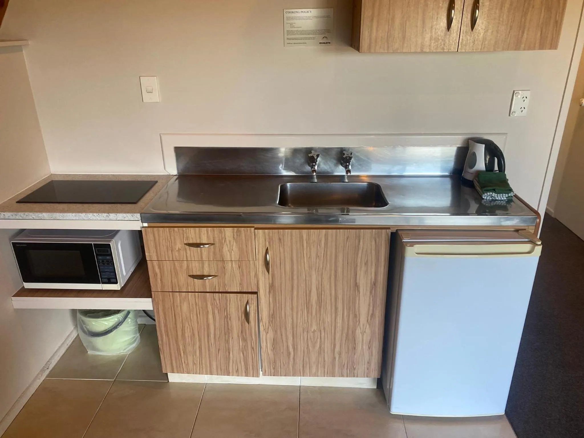 Coffee/tea facilities in Mountain Chalets Motel