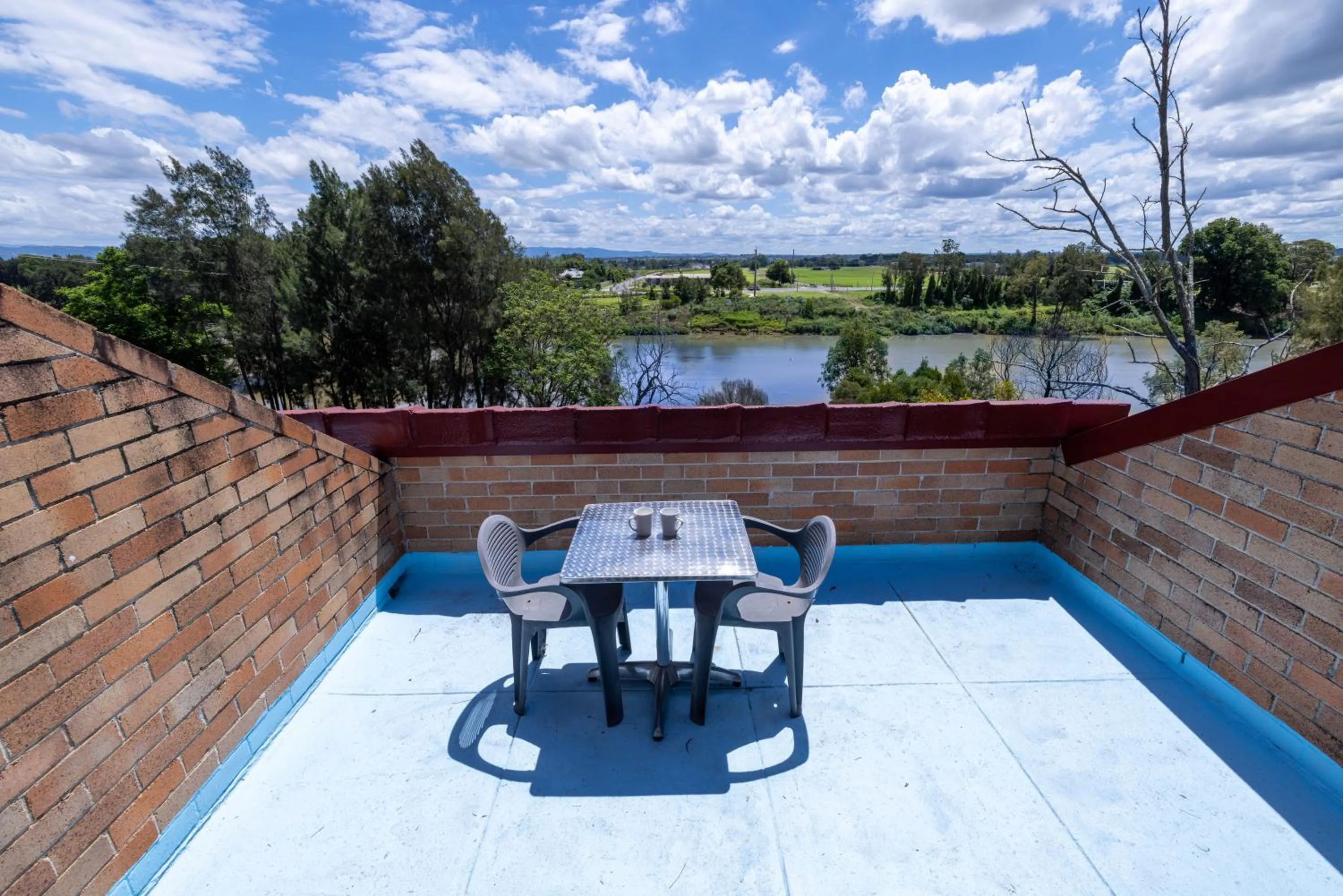 Windsor River View Inn