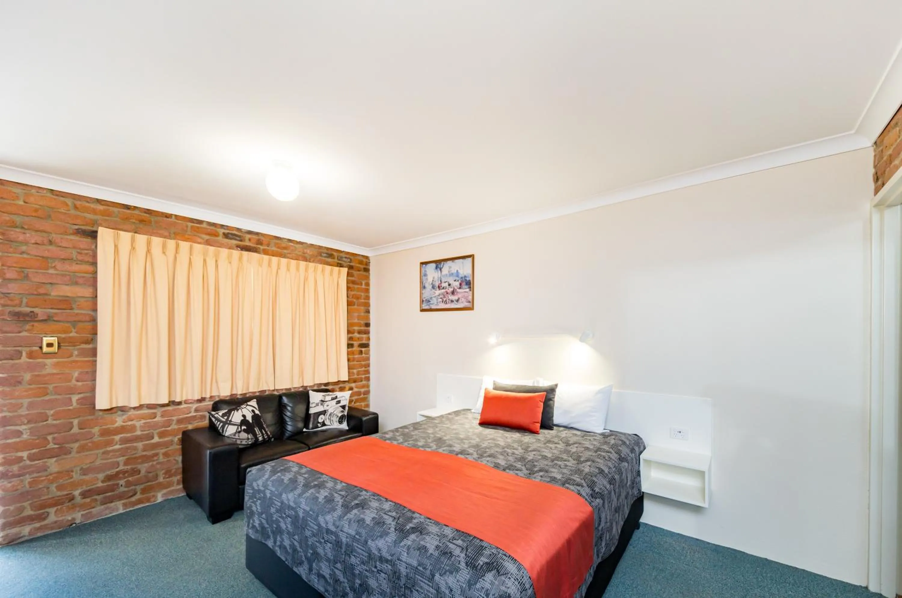 Bed in Wondai Colonial Motel & Ivory's Restaurant