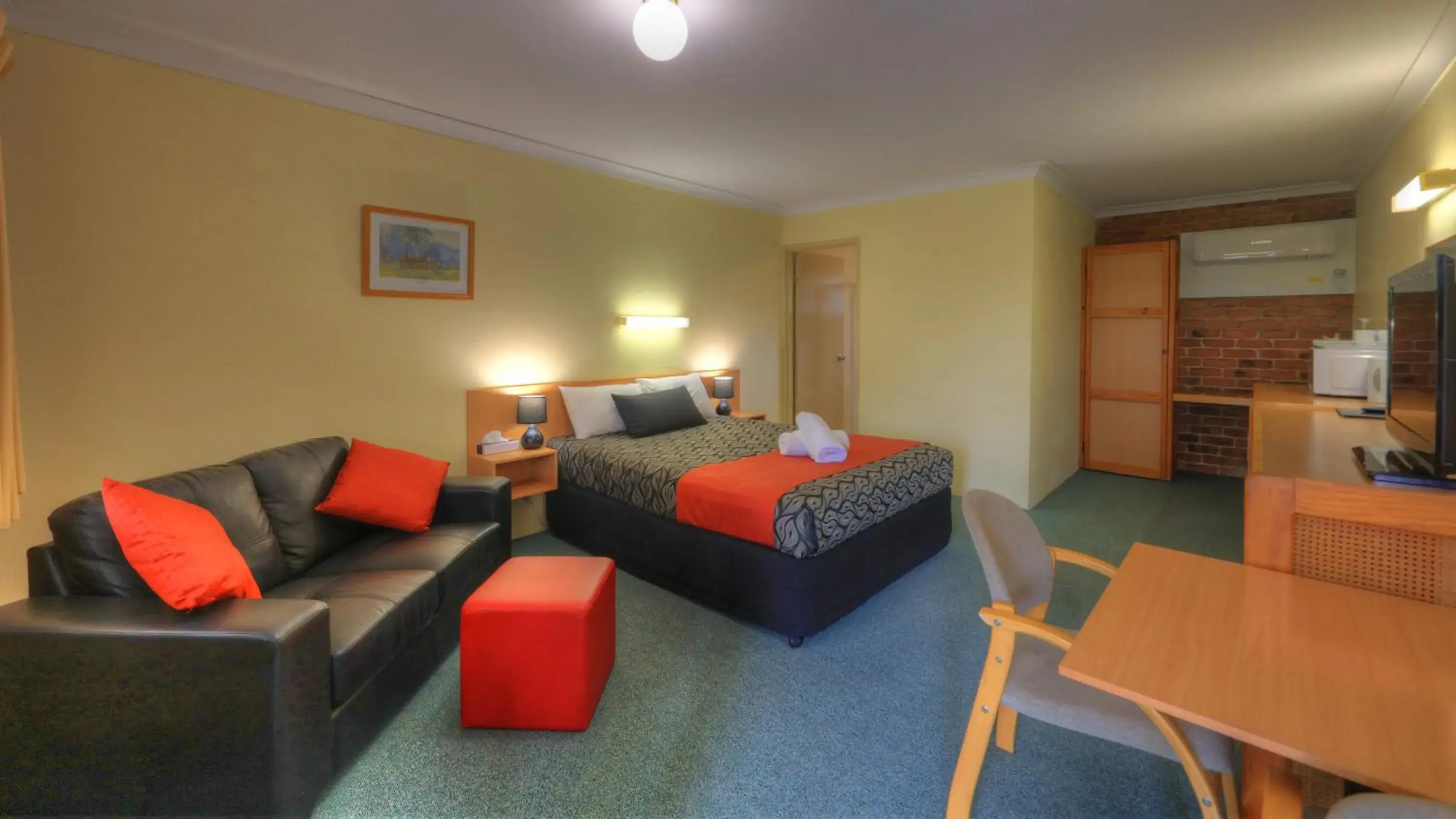 Standard Queen Room in Wondai Colonial Motel & Ivory's Restaurant Standard Queen Room in Wondai Colonial Motel & Ivory's Restaurant