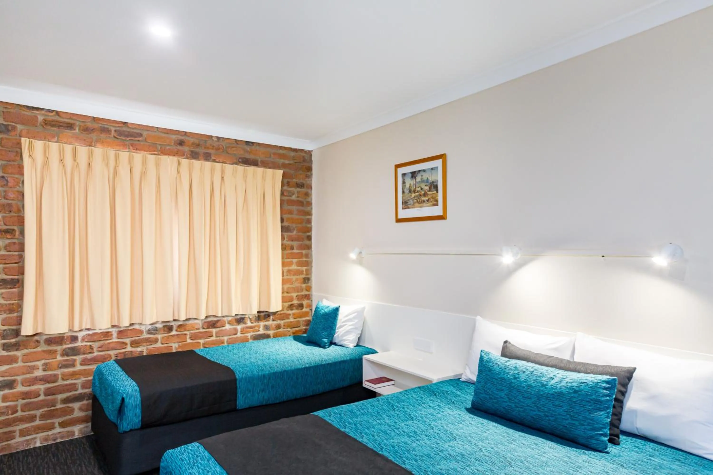 Bed in Wondai Colonial Motel & Ivory's Restaurant