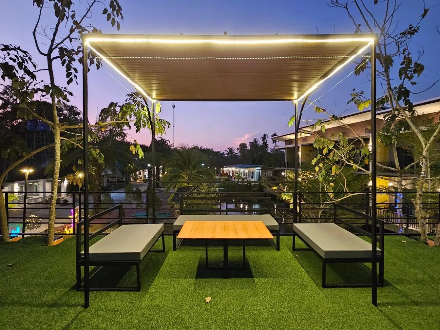 Restaurant/places to eat in Saithong Resort