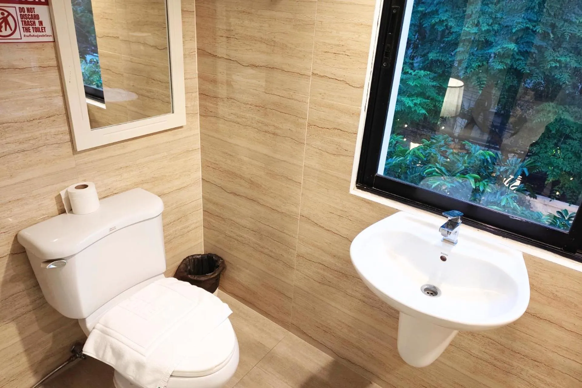 Toilet in Sawasdee House