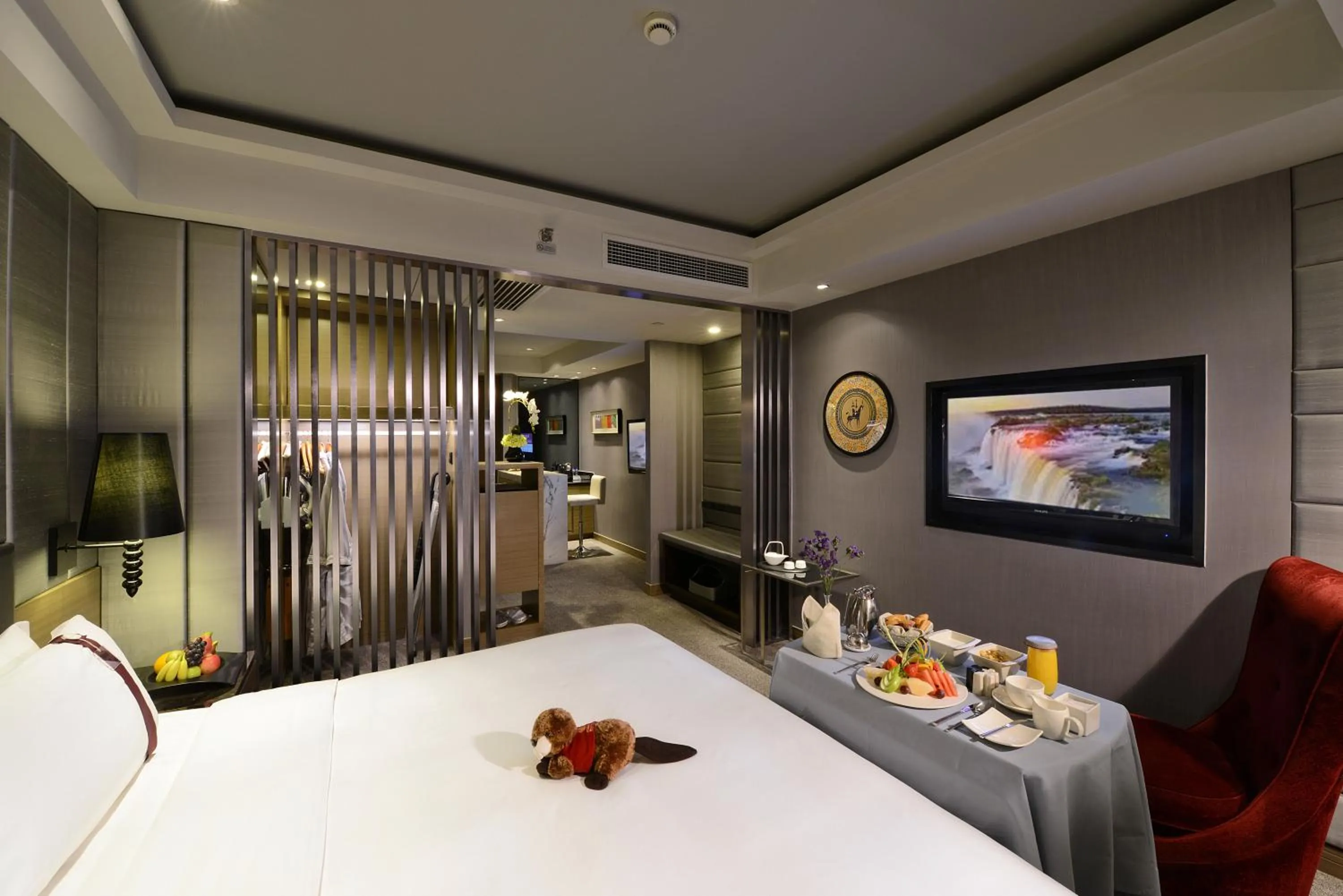 Photo of the whole room, Bed in Rhombus Park Aura Chengdu Hotel