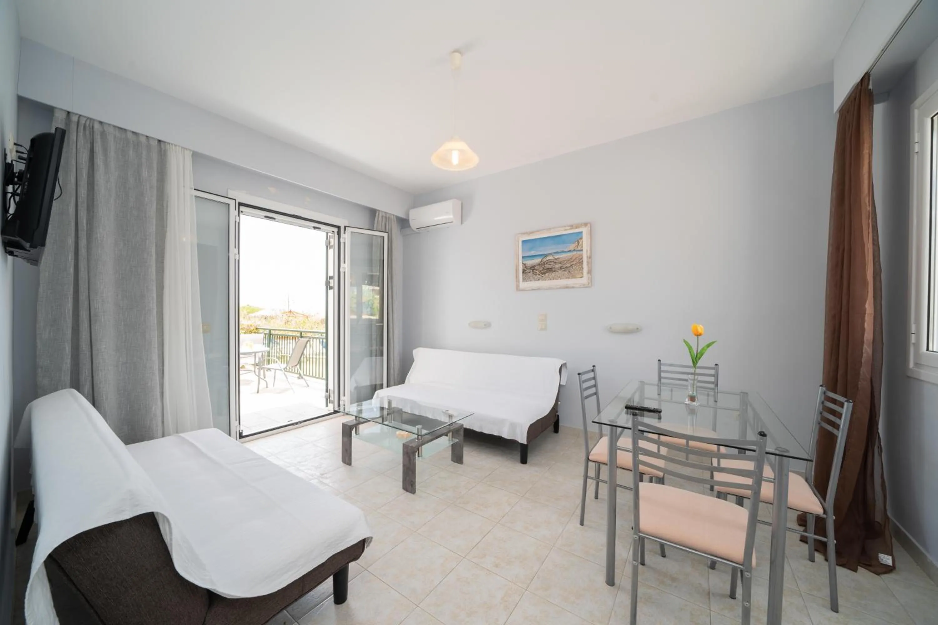 Living room, Bed in Xi Village