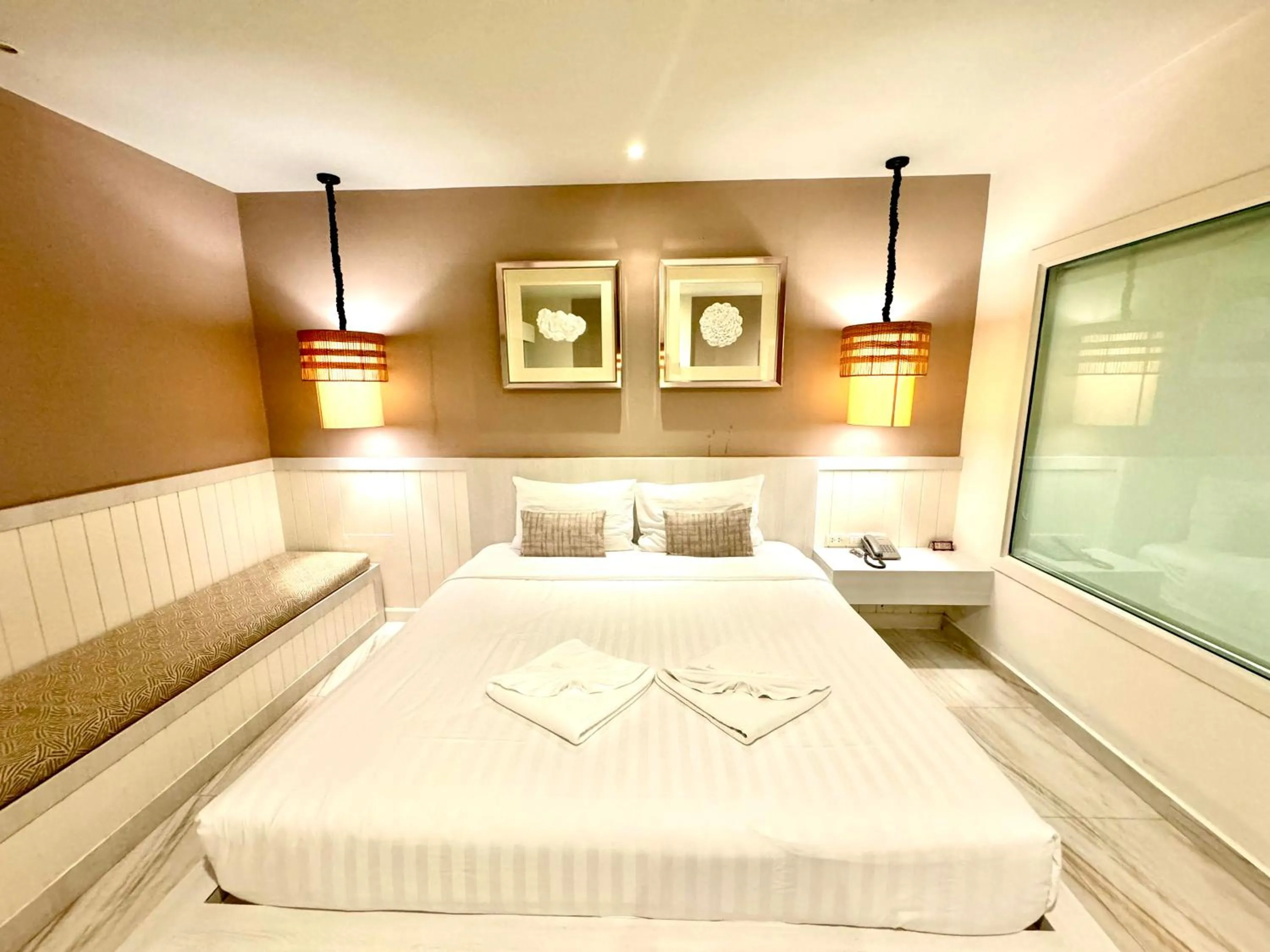 Bedroom, Bed in De Cozé Hotel