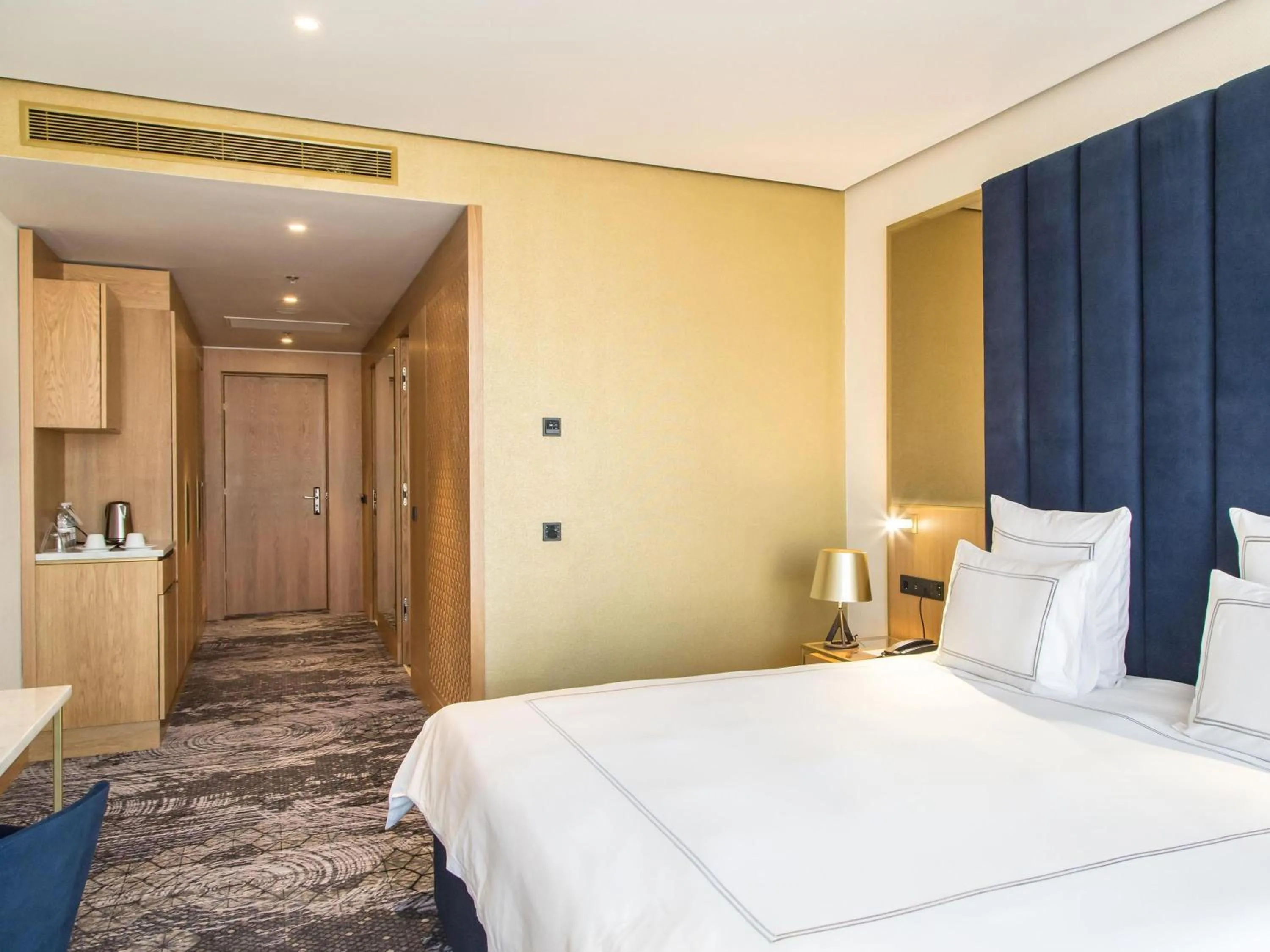 Bedroom, Bed in Swissotel Sarajevo