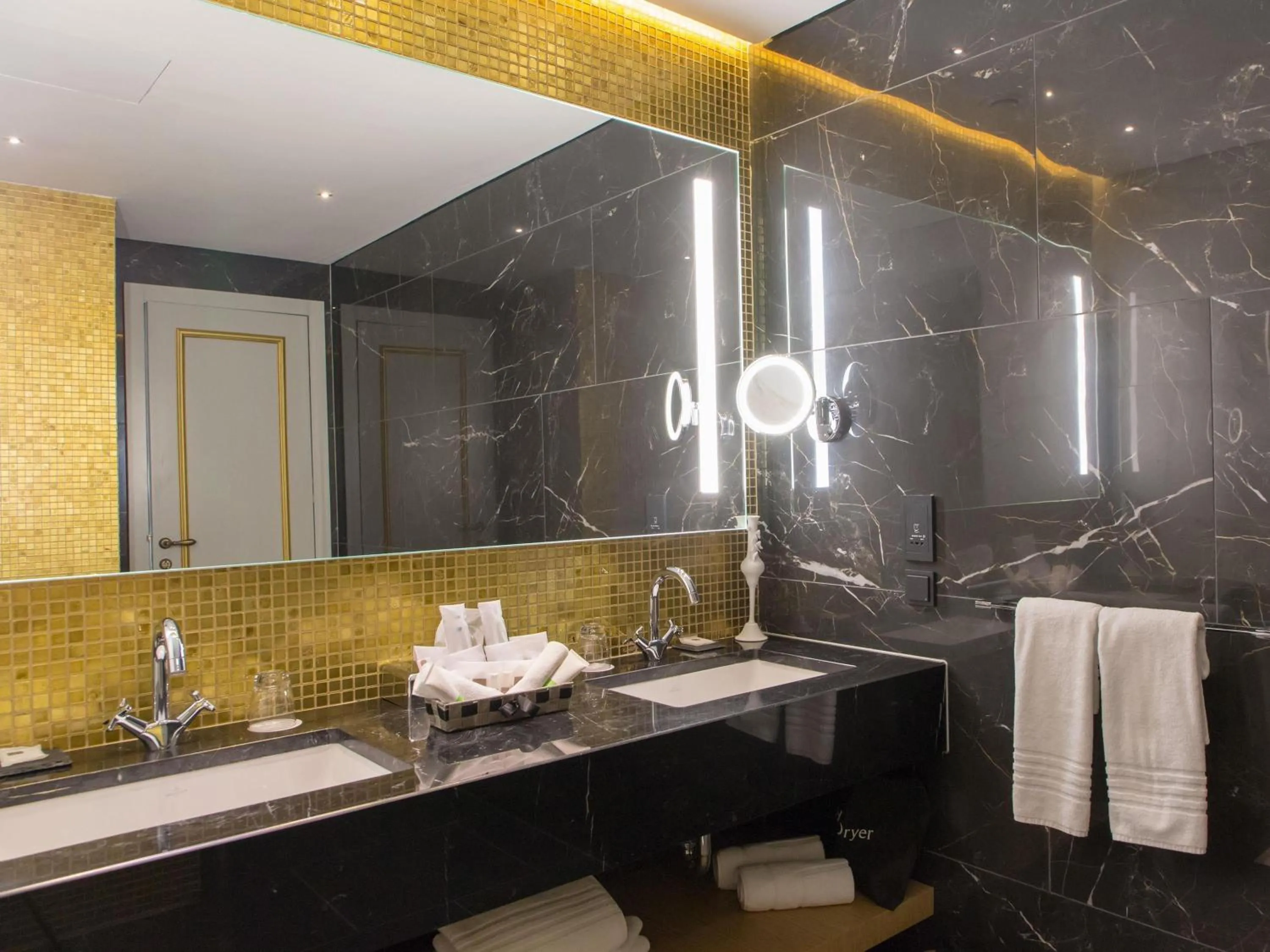 Bedroom in Swissotel Sarajevo