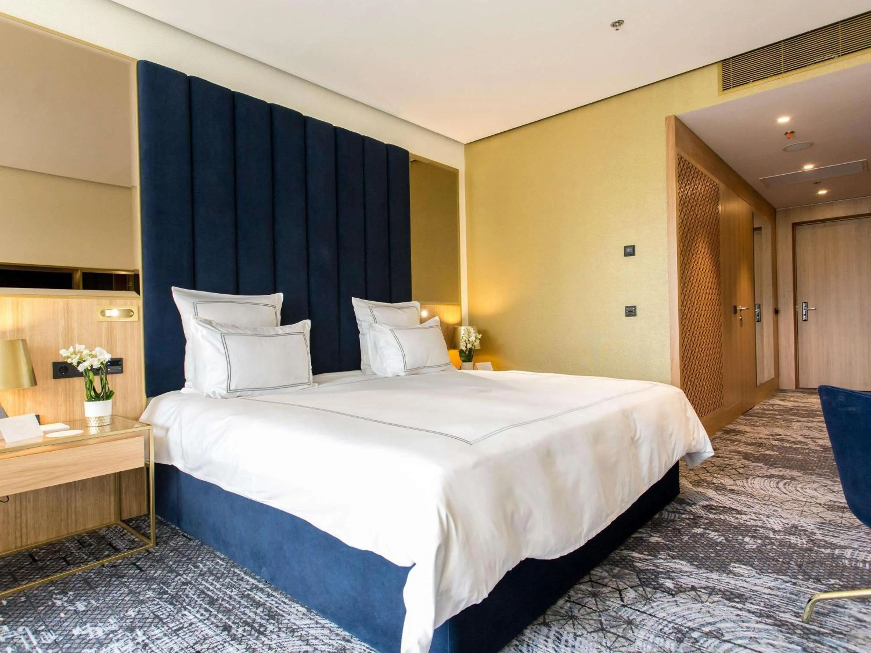 Bedroom, Bed in Swissotel Sarajevo