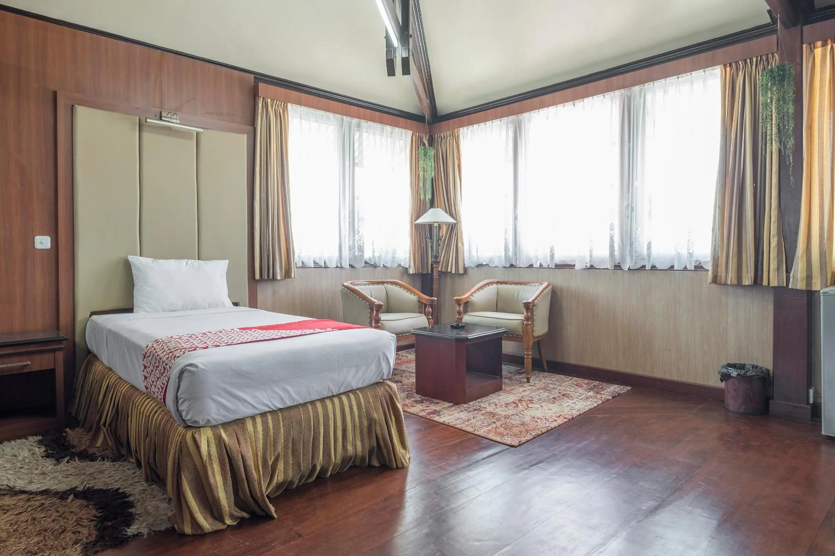 Bedroom, Bed in OYO 1090 Hotel Anging Mammiri Makassar