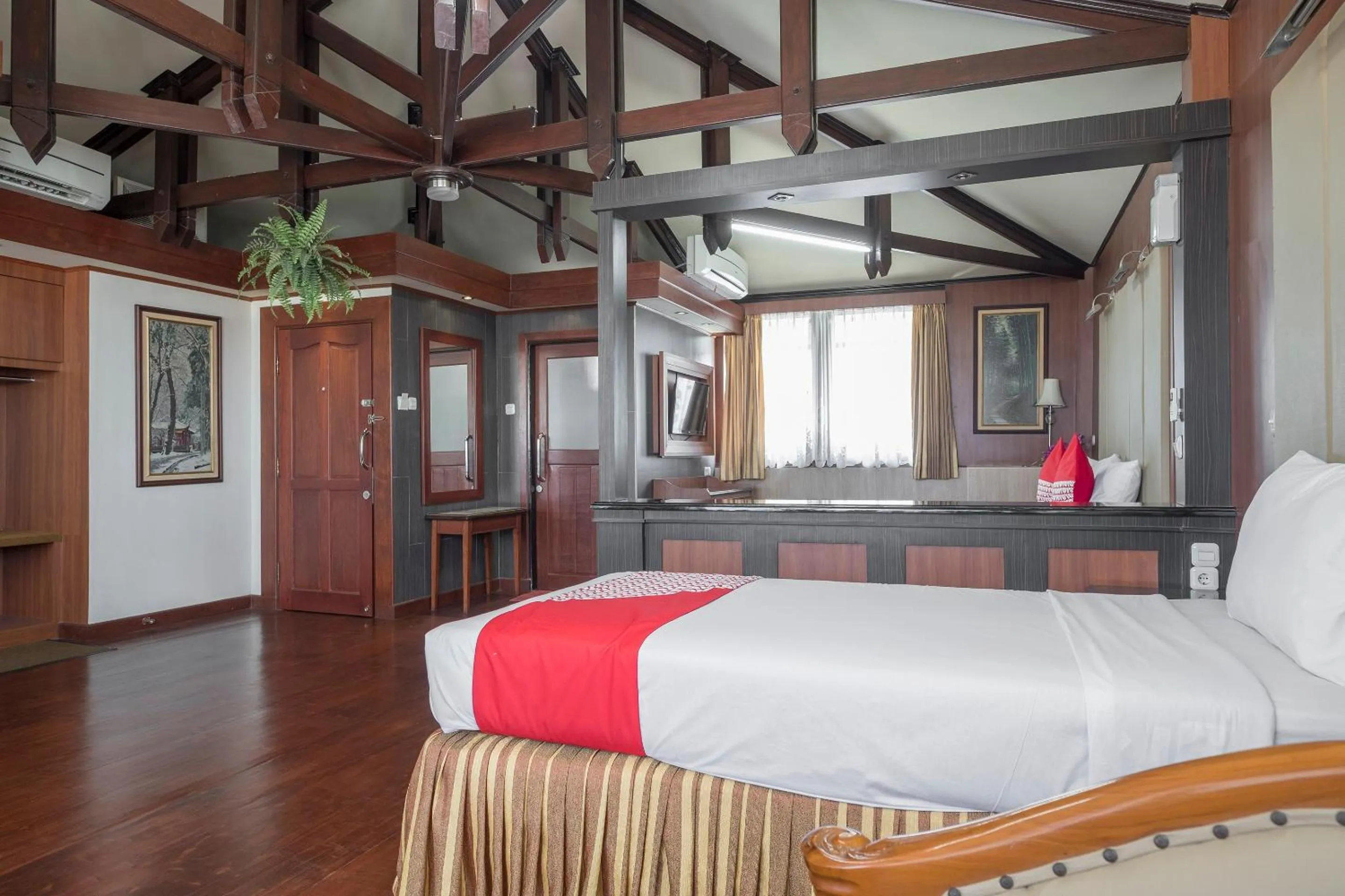 Bedroom, Bed in OYO 1090 Hotel Anging Mammiri Makassar