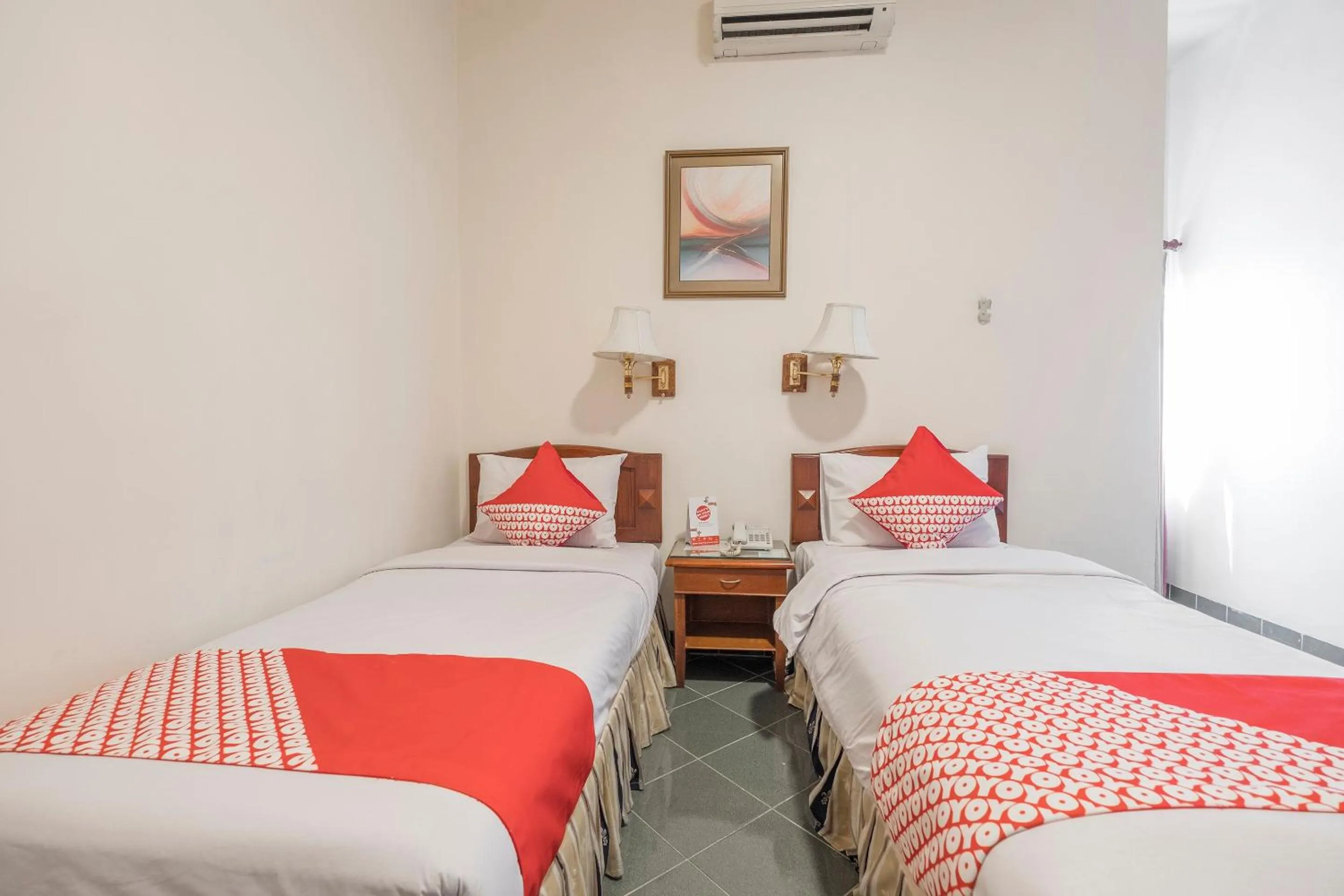 Bedroom, Bed in OYO 1090 Hotel Anging Mammiri Makassar