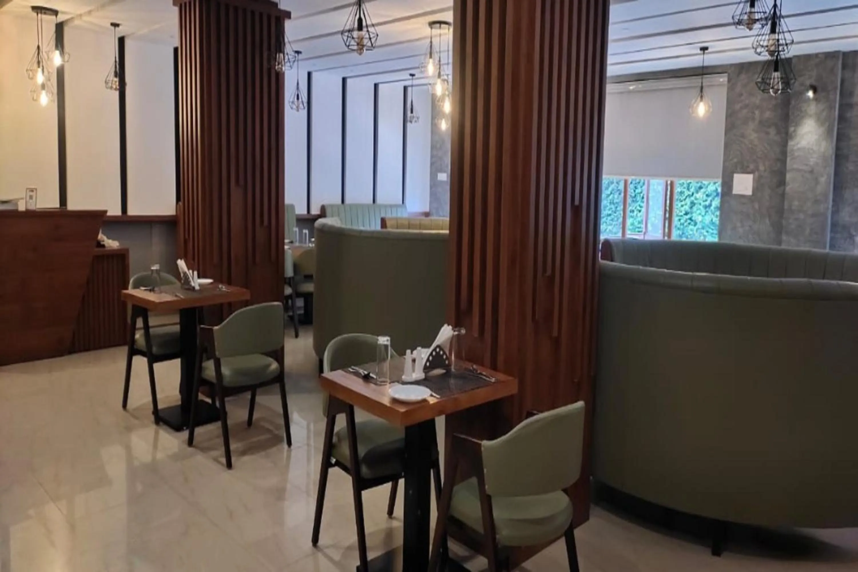 Restaurant/places to eat in Hotel Preethi Classic Towers