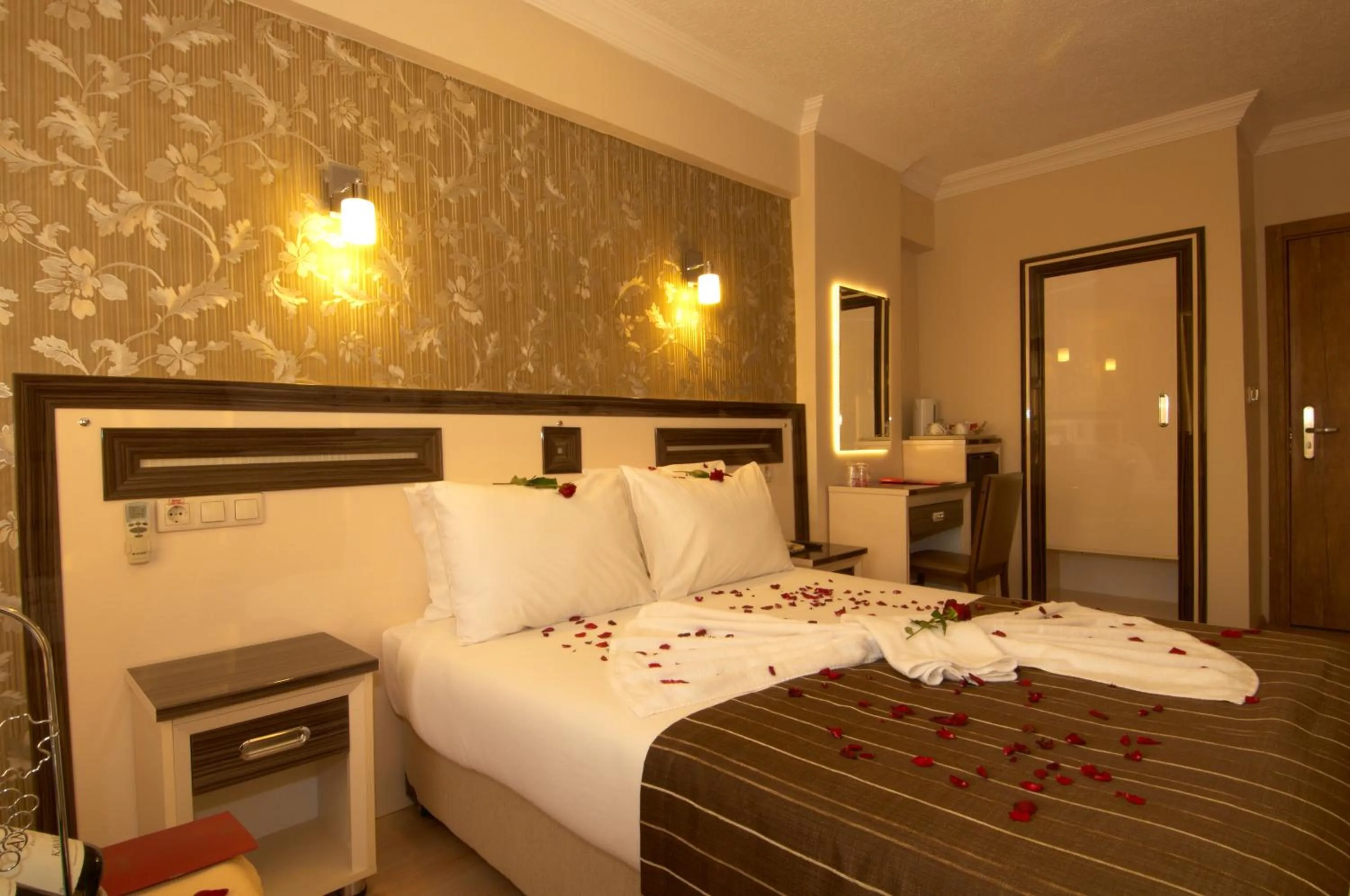 Photo of the whole room, Bed in Soyic Hotel