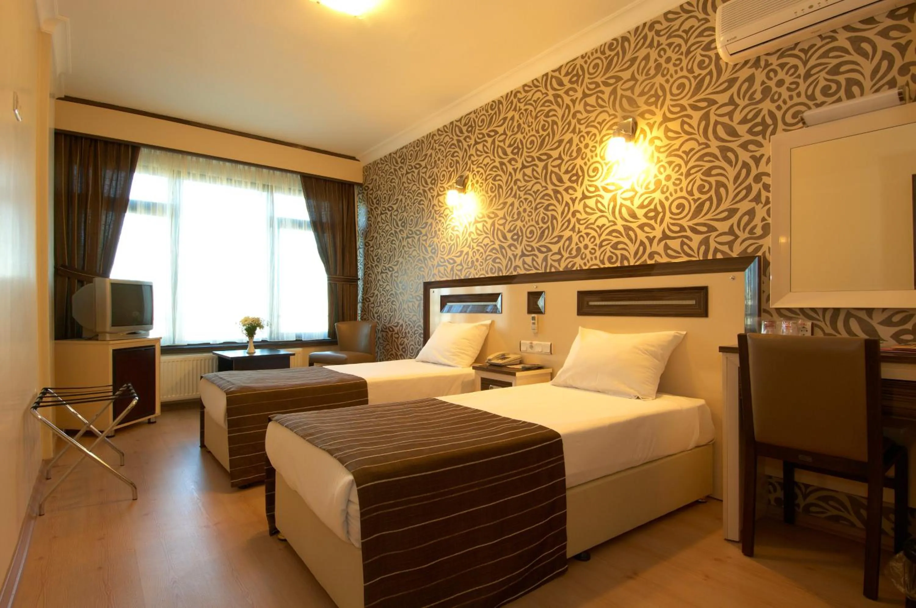 Photo of the whole room, Bed in Soyic Hotel