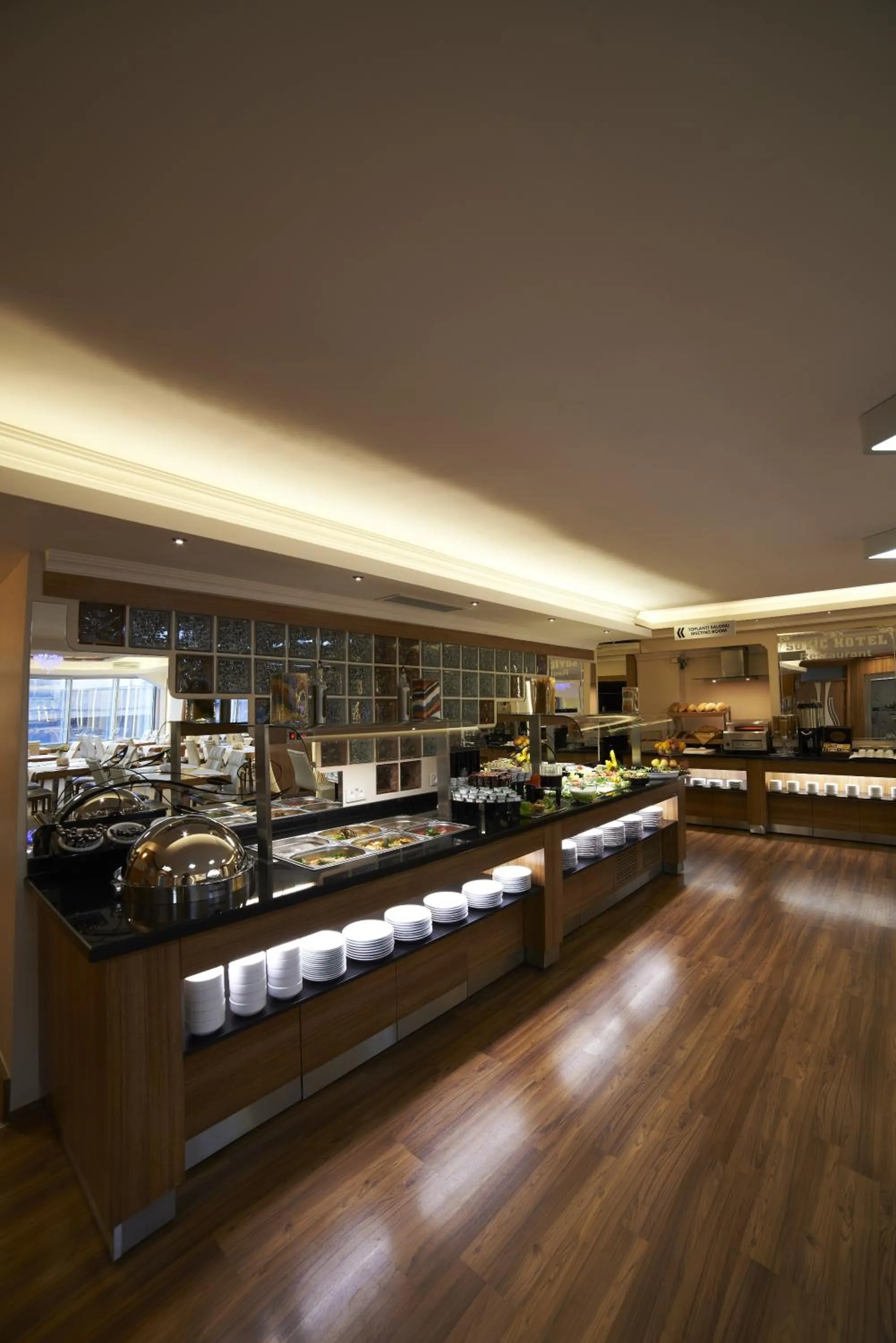 Restaurant/places to eat in Soyic Hotel