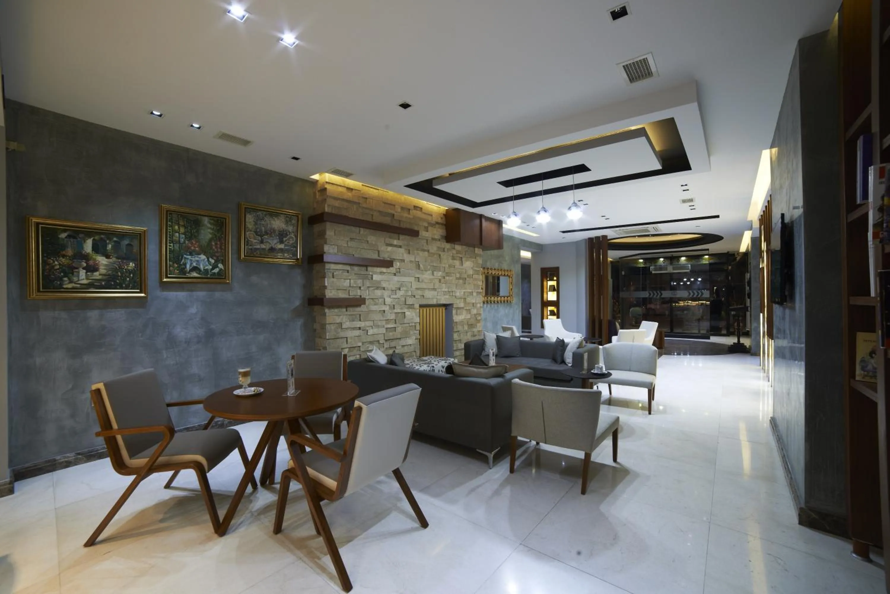 Lobby or reception in Soyic Hotel