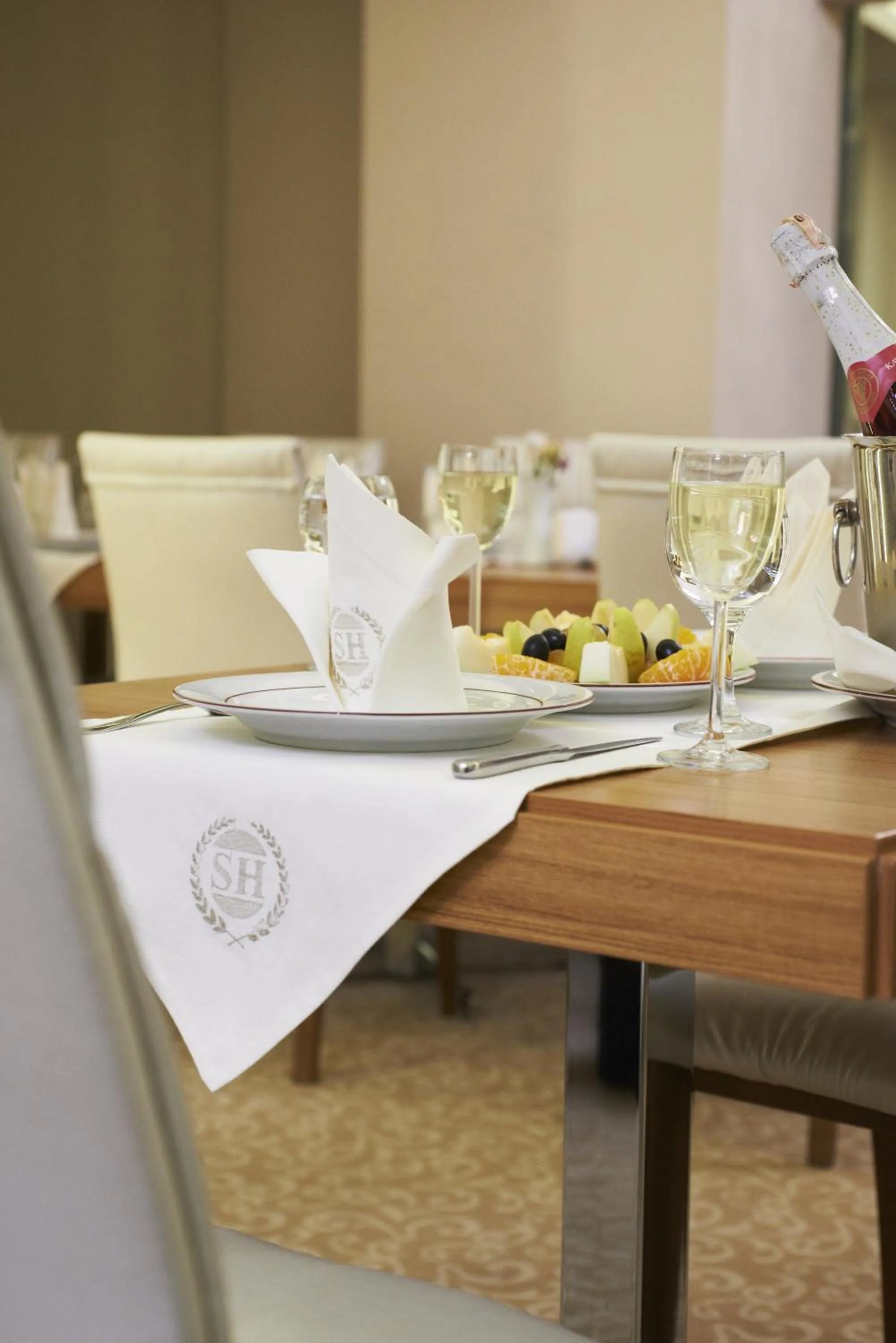 Restaurant/places to eat in Soyic Hotel