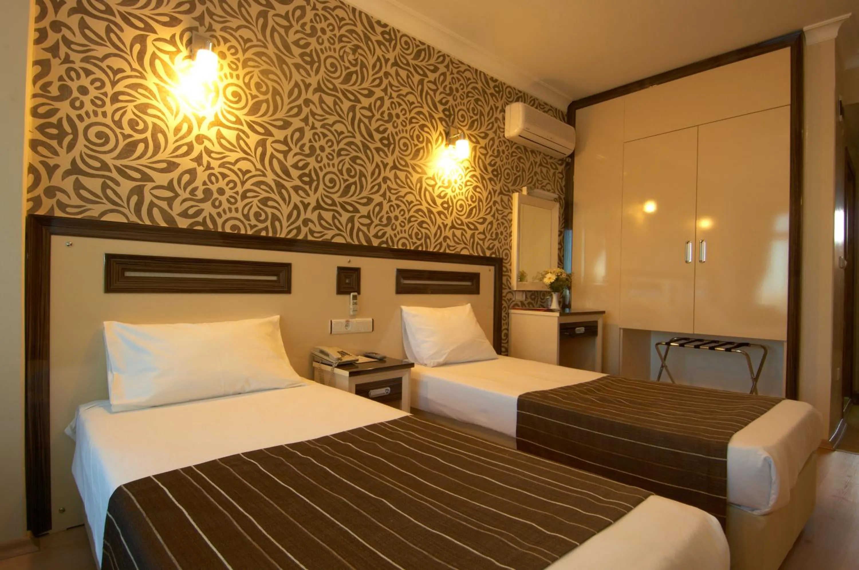 Photo of the whole room, Bed in Soyic Hotel