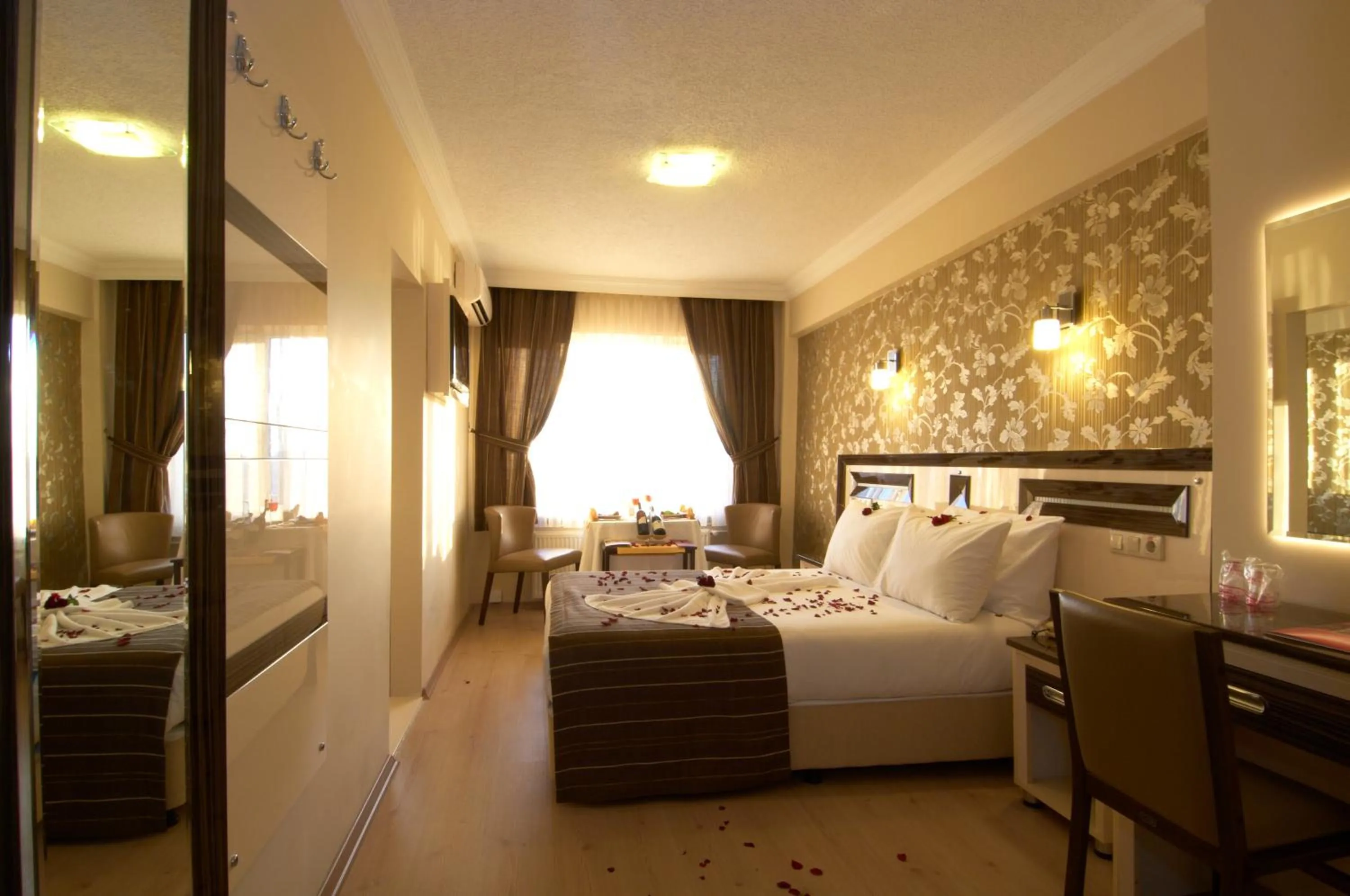 Photo of the whole room, Bed in Soyic Hotel