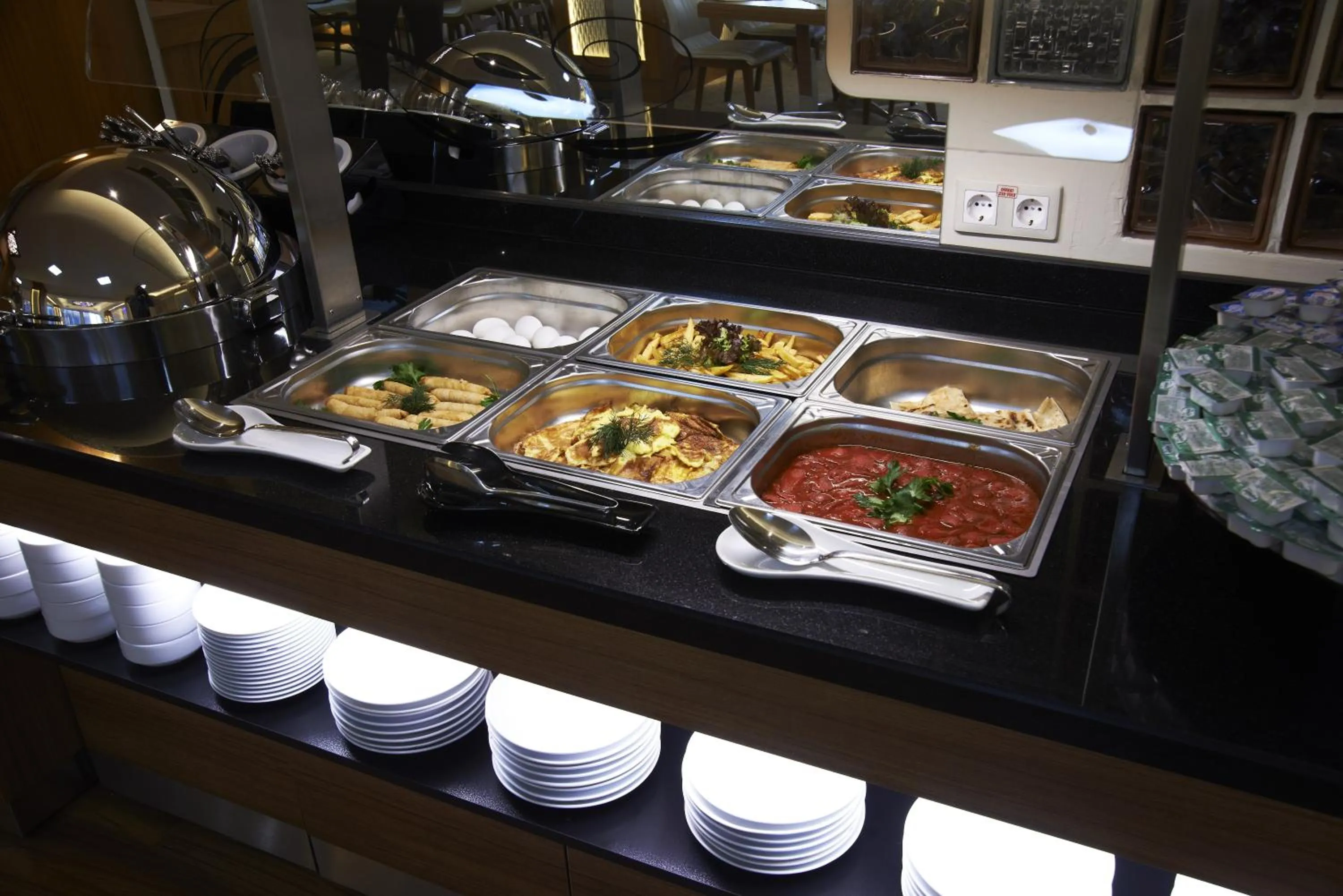 Restaurant/places to eat in Soyic Hotel