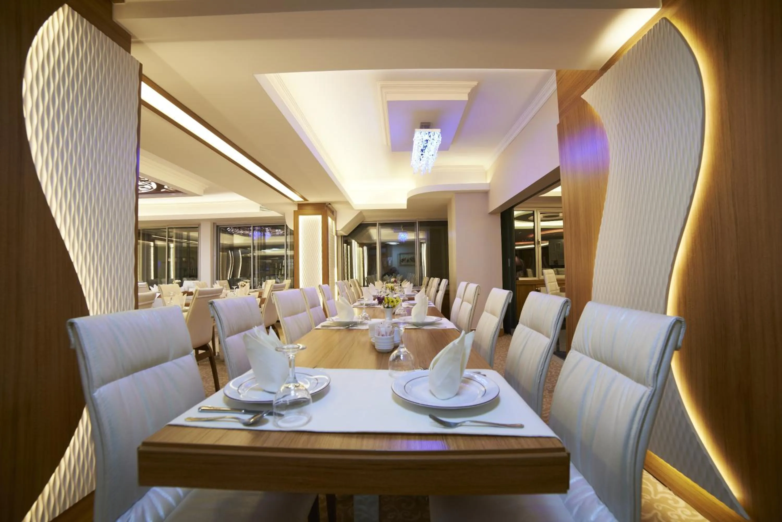 Restaurant/places to eat in Soyic Hotel