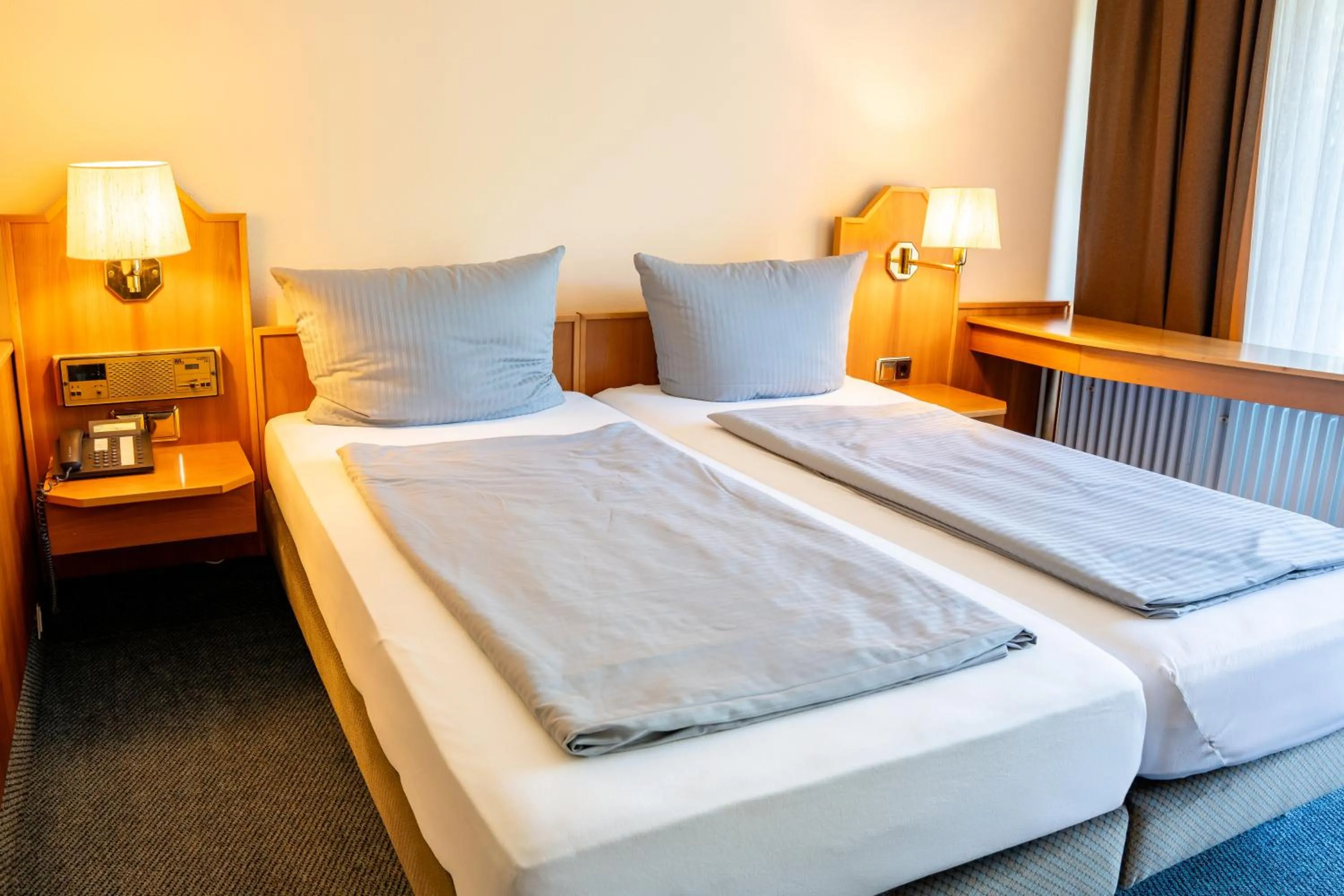 Photo of the whole room, Bed in Reichels Parkhotel