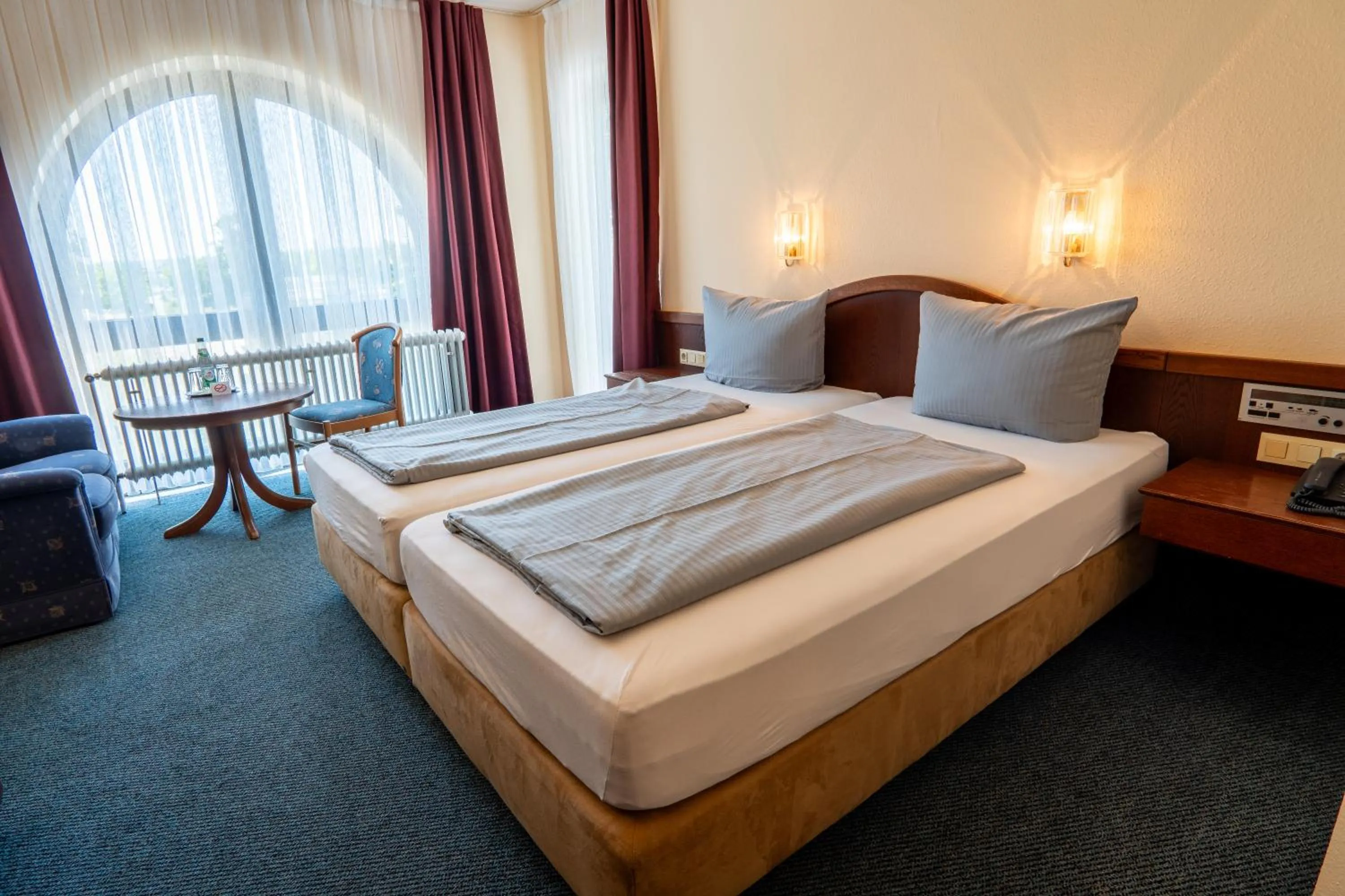 Photo of the whole room, Bed in Reichels Parkhotel