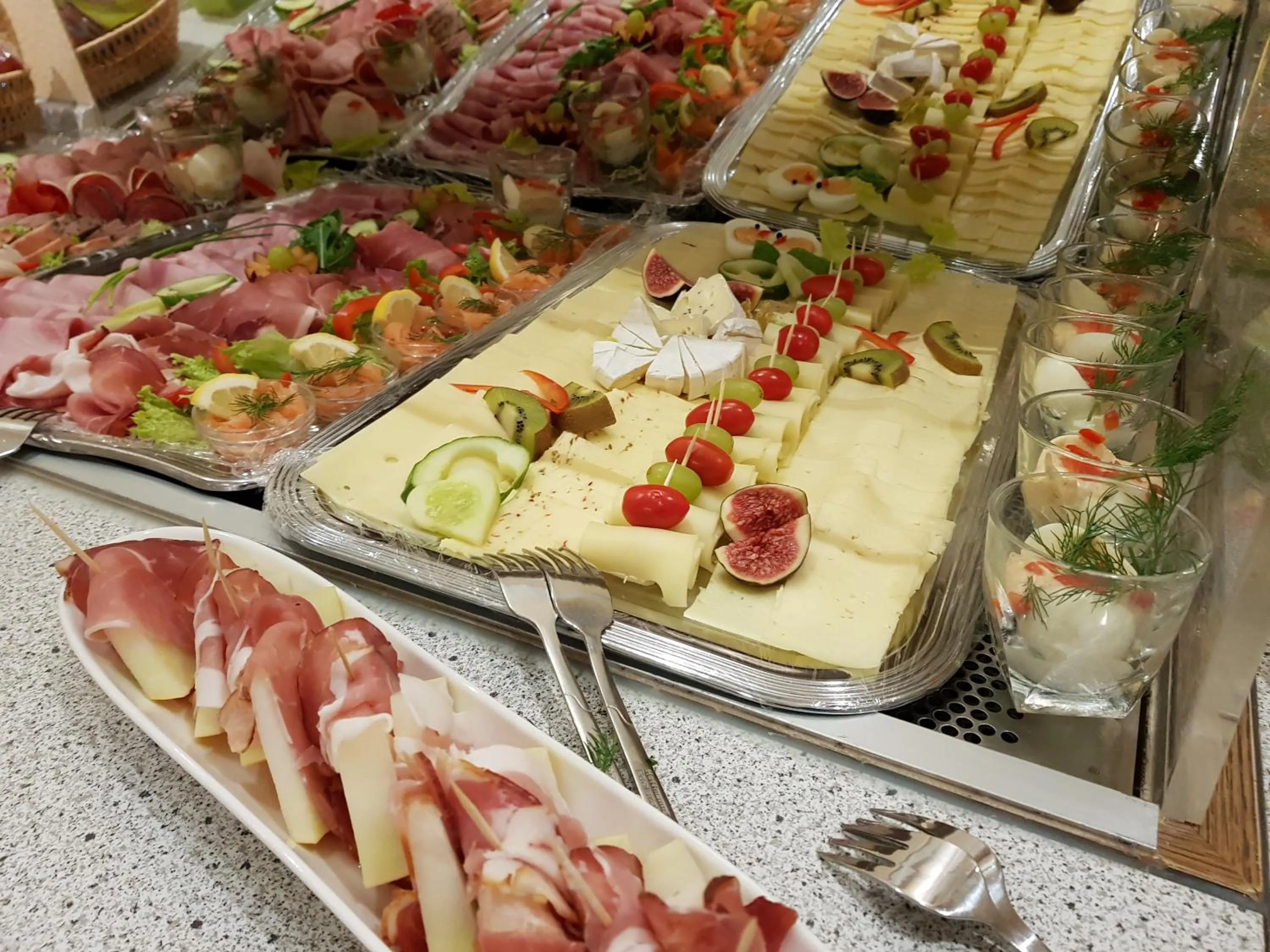 Buffet breakfast in Reichels Parkhotel