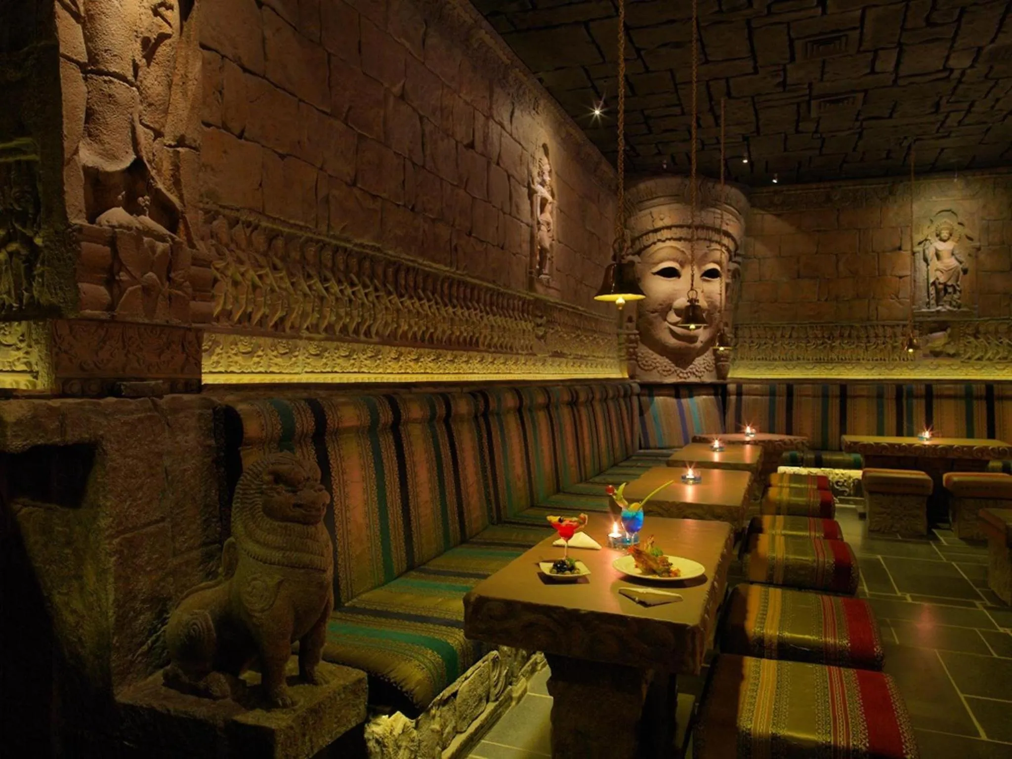 Restaurant/places to eat in Sterlings Mac Hotel