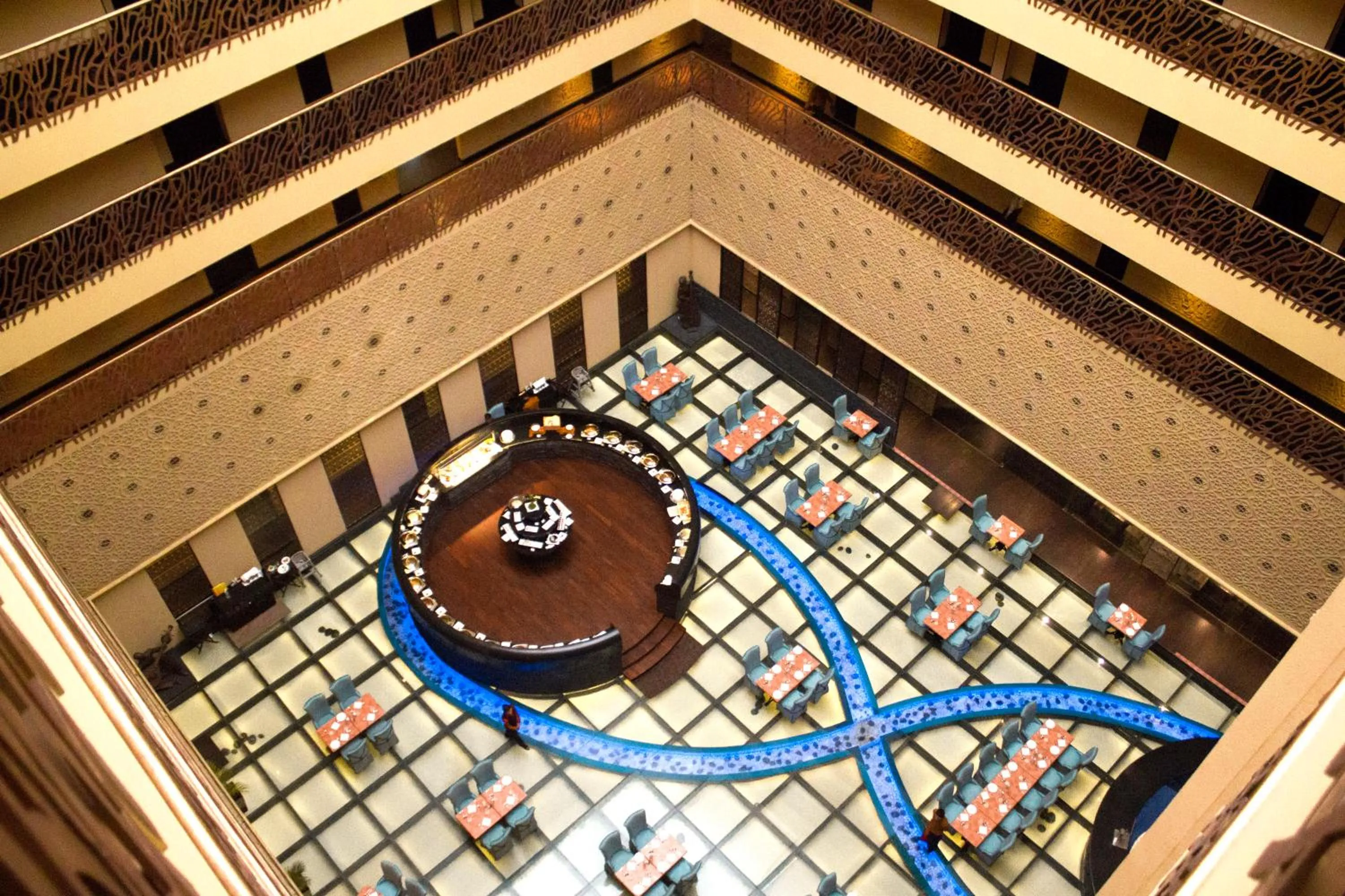 Restaurant/places to eat in Sterlings Mac Hotel