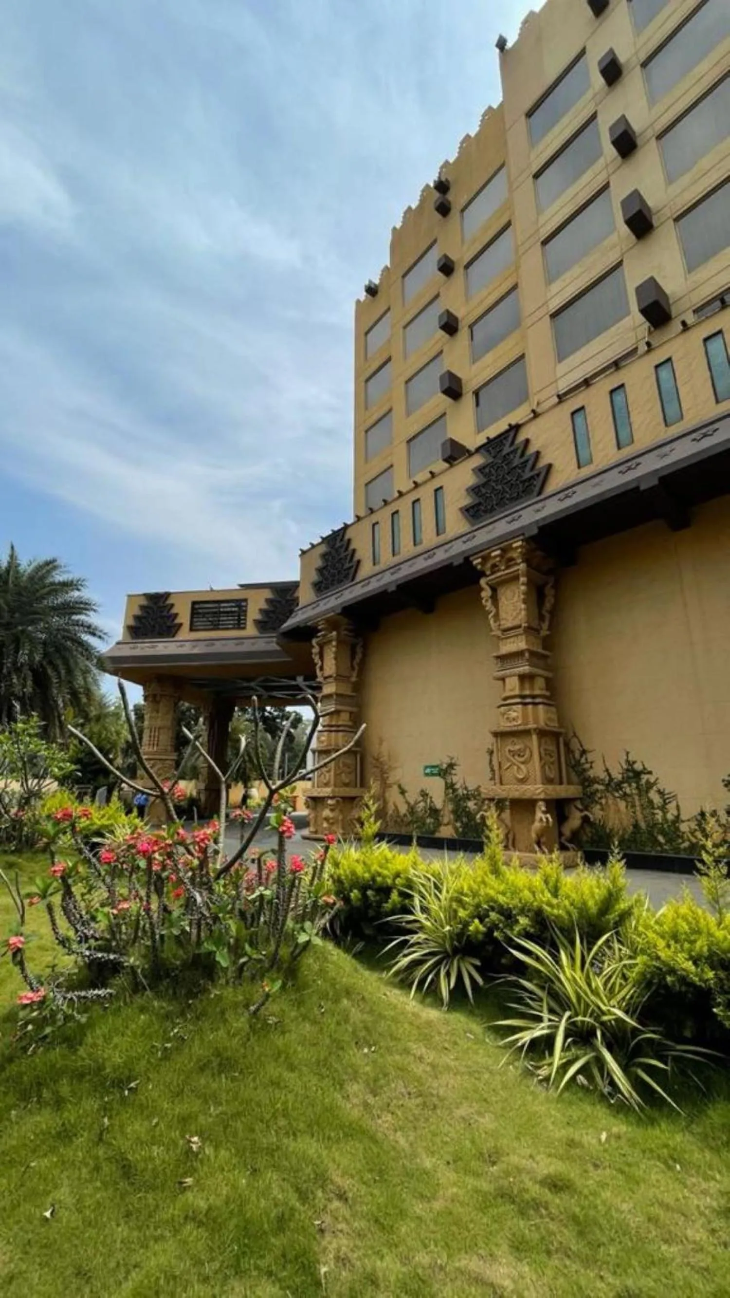 Property building in Sterlings Mac Hotel