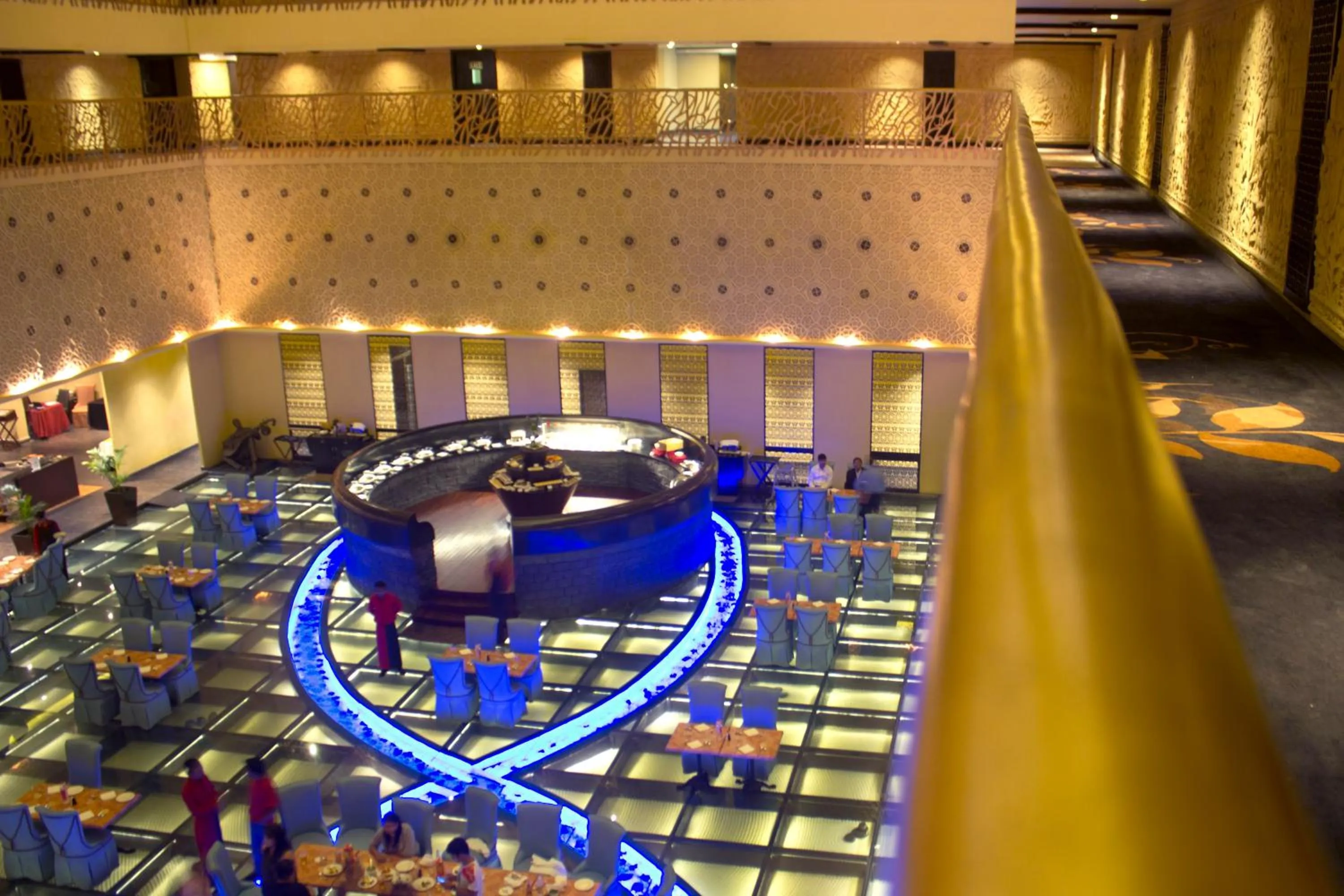 Restaurant/places to eat in Sterlings Mac Hotel