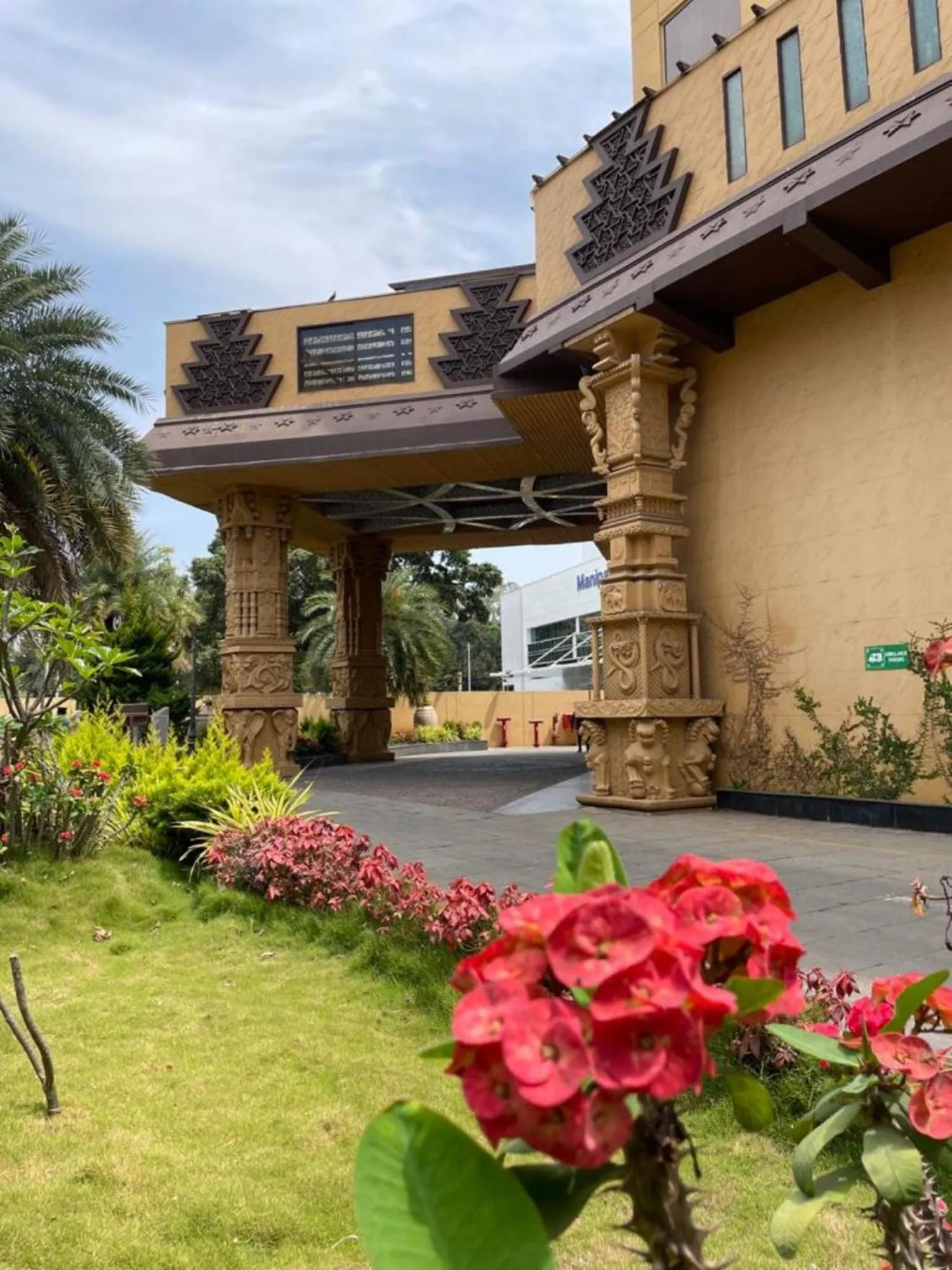 Property building in Sterlings Mac Hotel