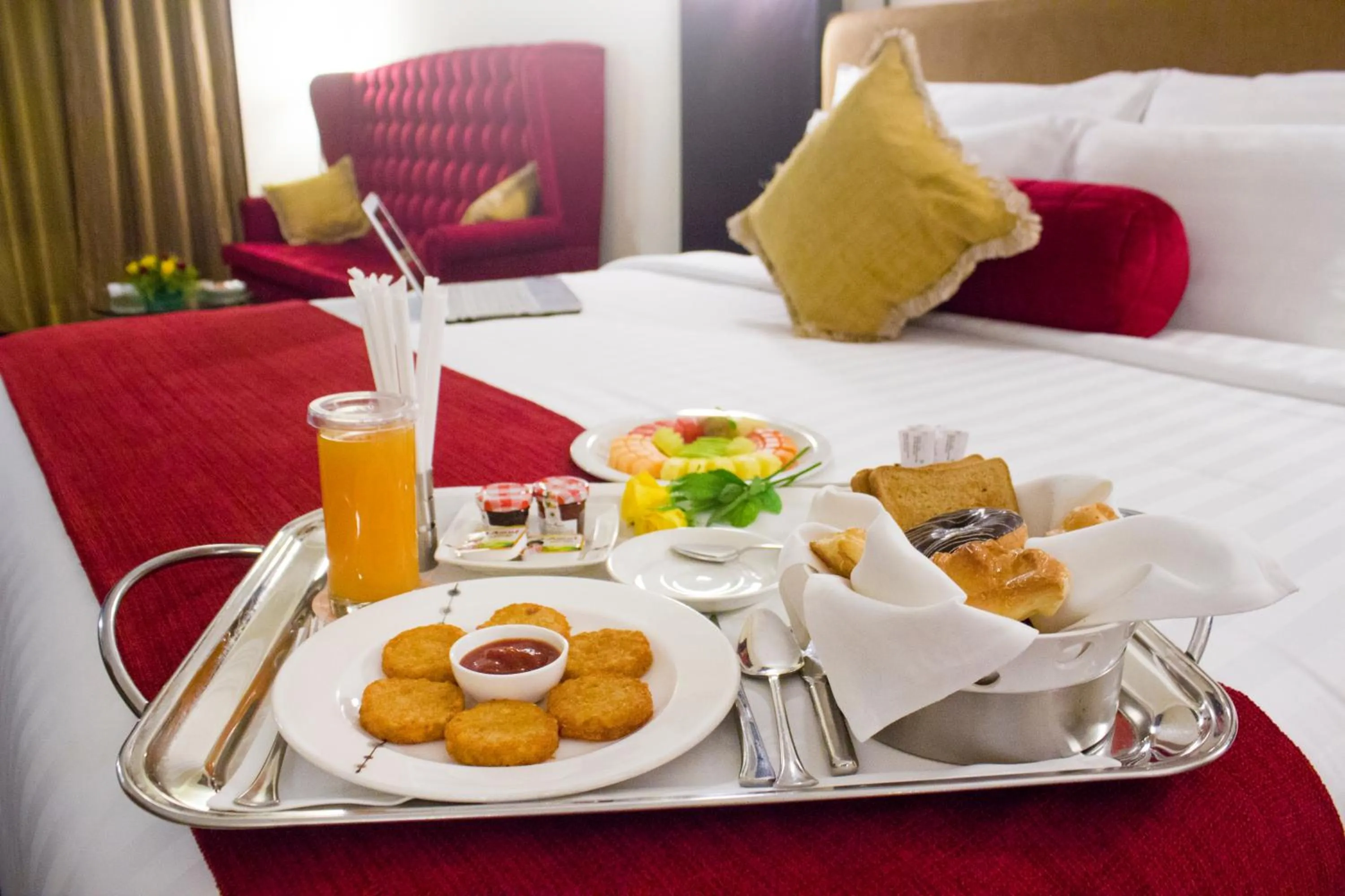 Food, Bed in Sterlings Mac Hotel